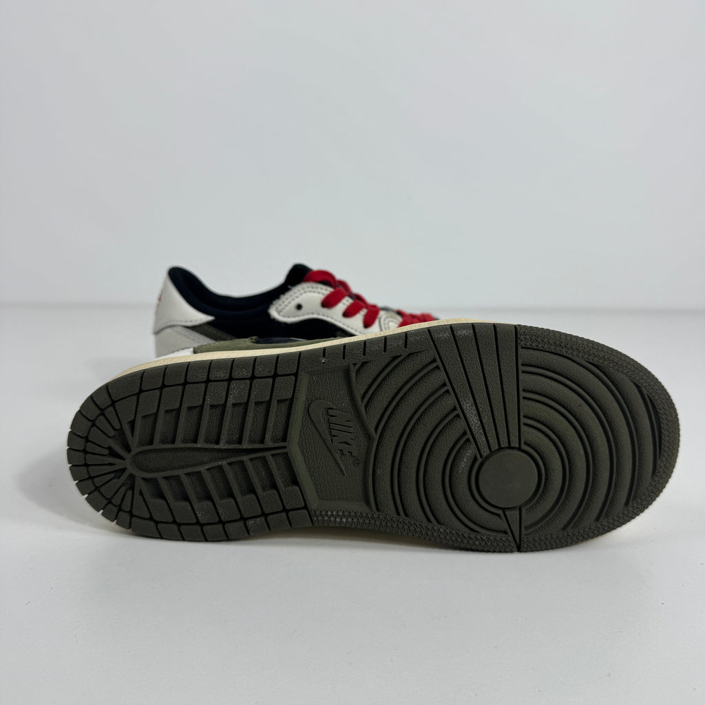 Jordan 1 Low OG SP (PS) is a preschool-sized version of the iconic Air Jordan 1 Low, featuring premium materials, classic