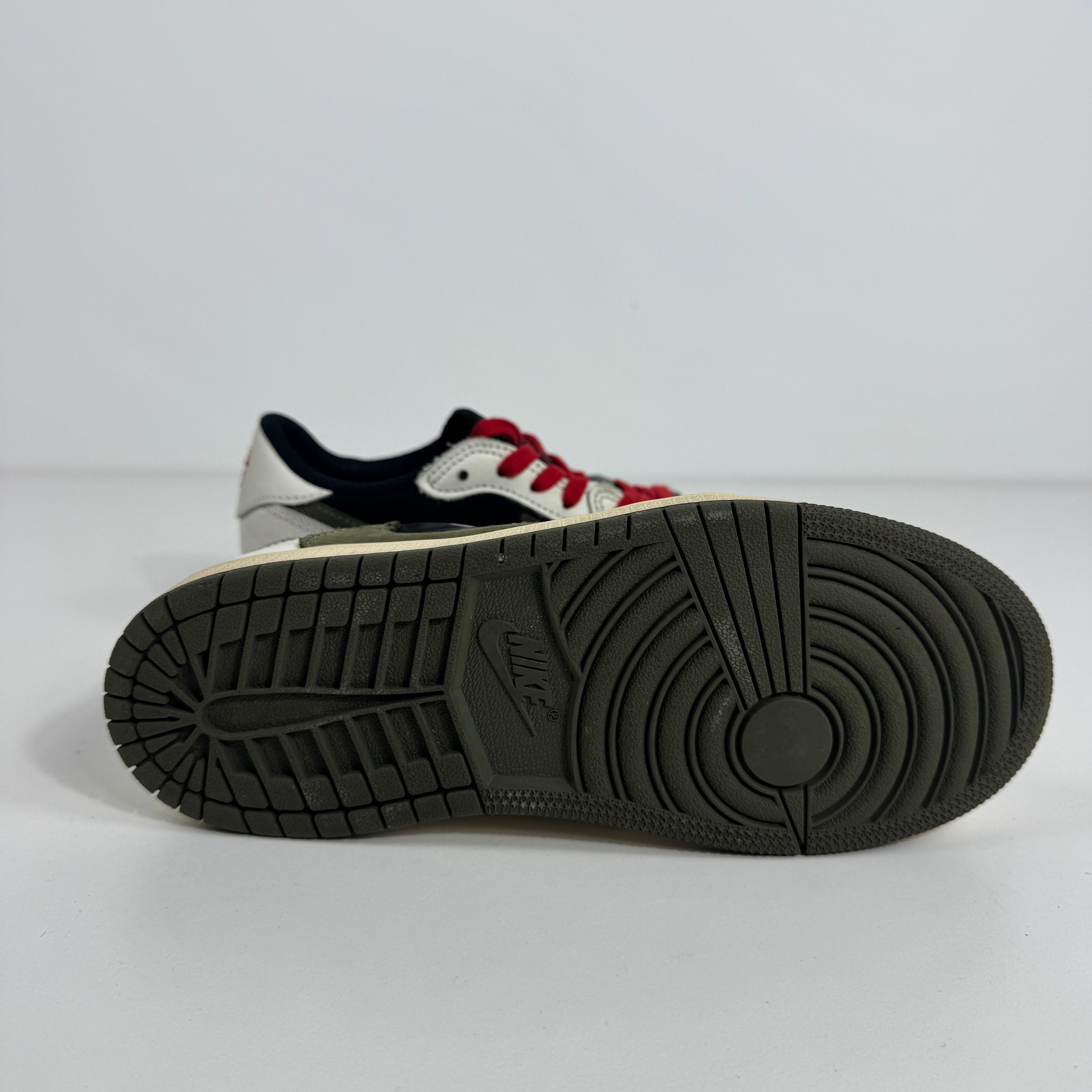 Jordan 1 Low OG SP (PS) is a preschool-sized version of the iconic Air Jordan 1 Low, featuring premium materials, classic