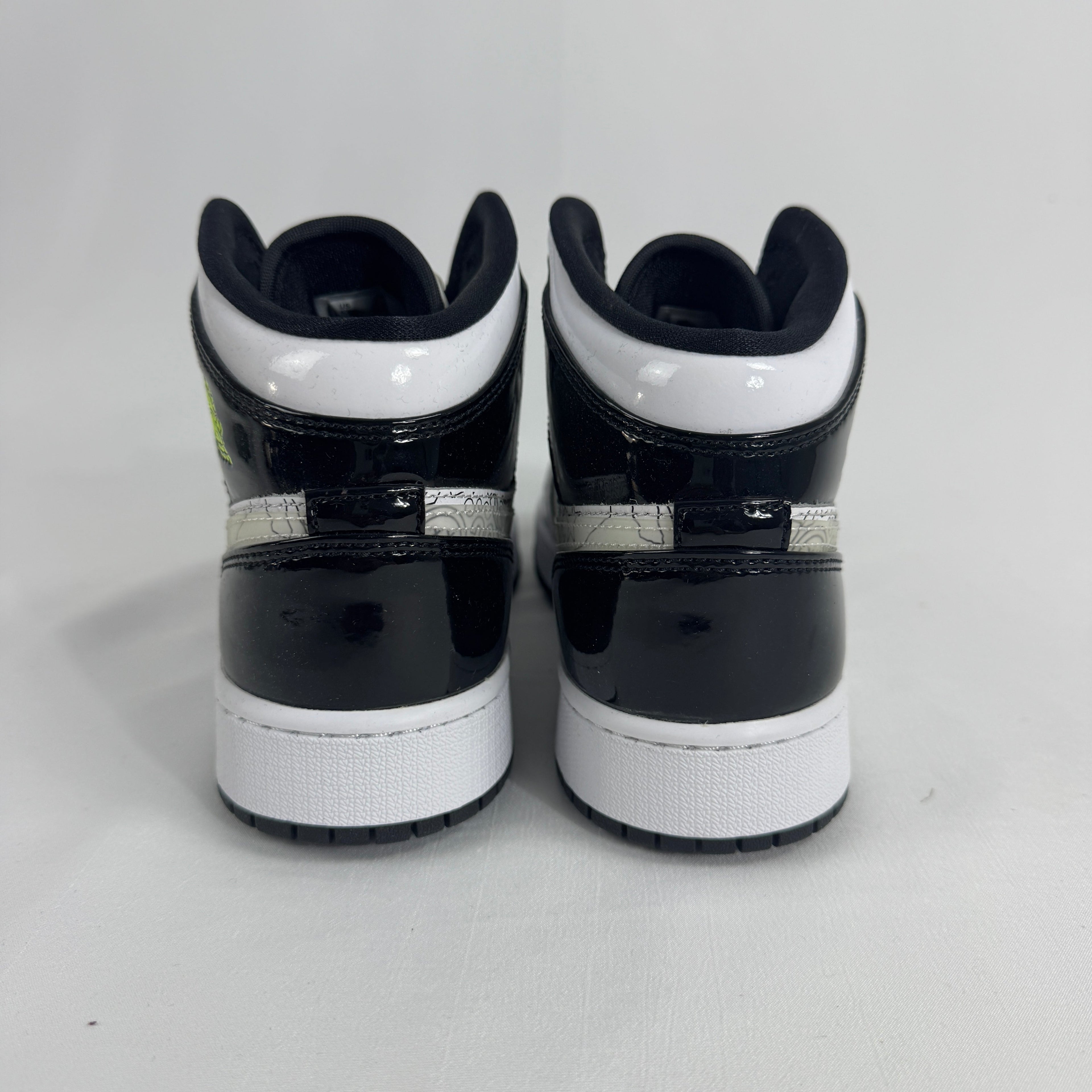 The Jordan 1 Mid SE DIY is a special edition take on the classic Air Jordan 1 Mid, designed with a customizable,
