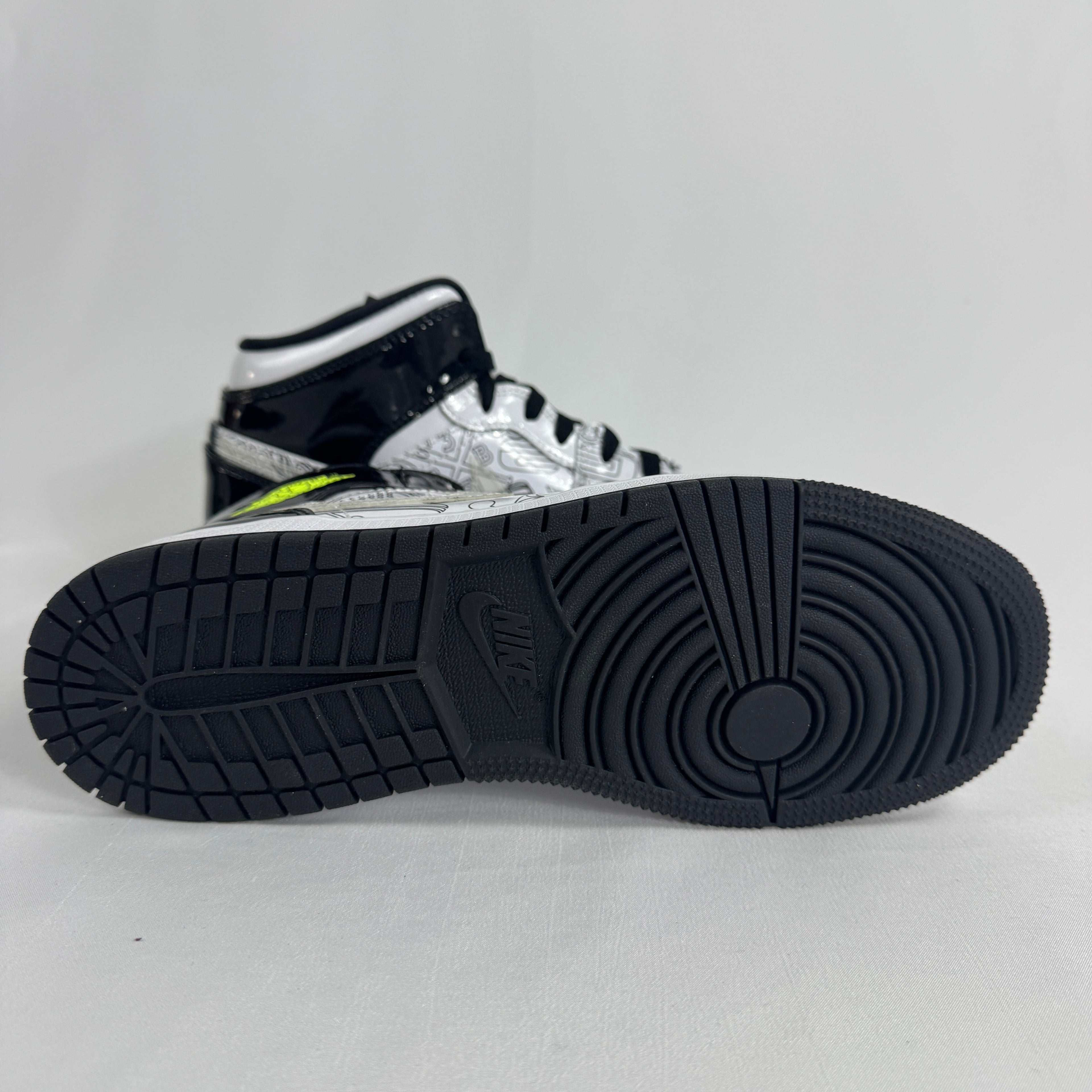 The Jordan 1 Mid SE DIY is a special edition take on the classic Air Jordan 1 Mid, designed with a customizable,
