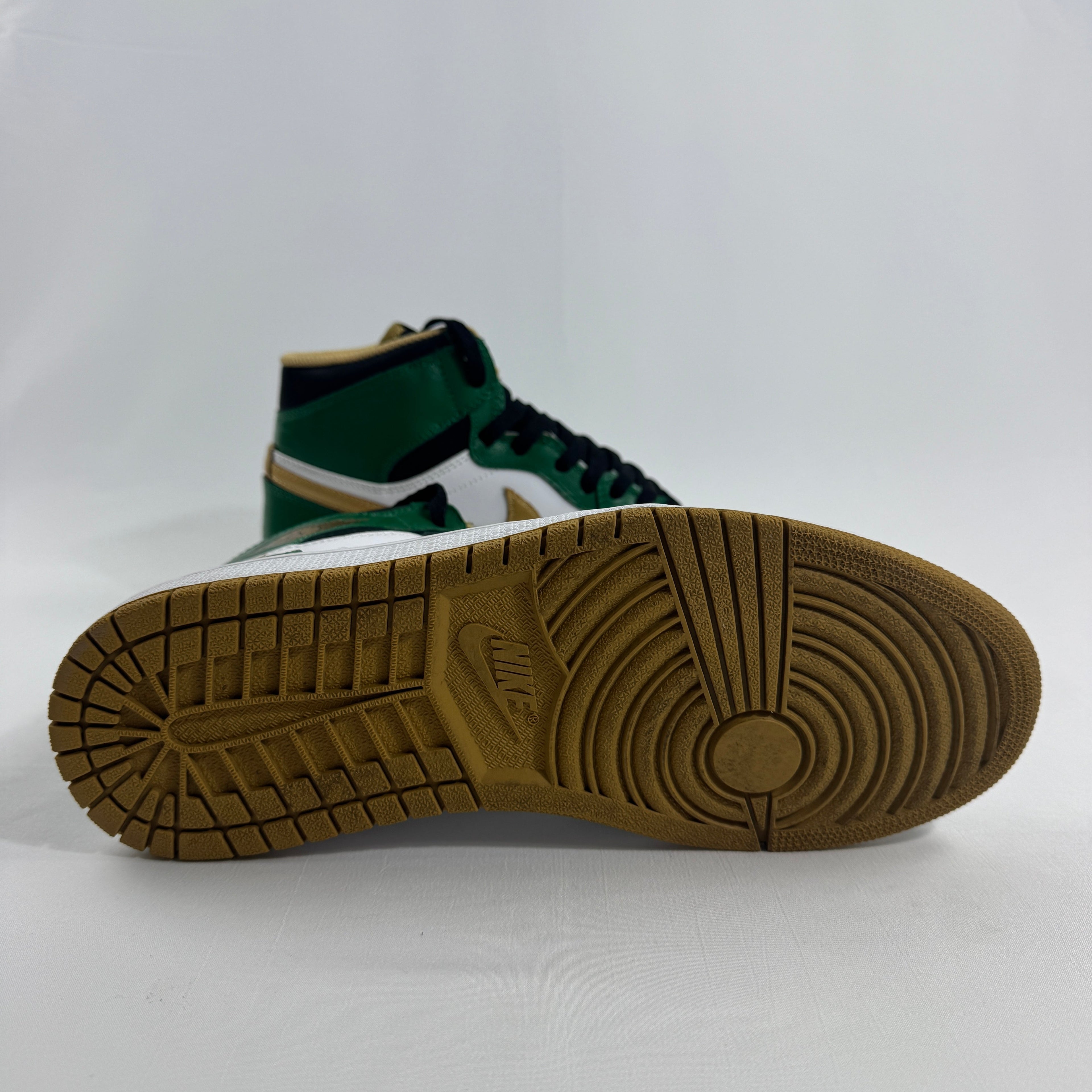Jordan 1 Retro High Celtics pays tribute to the iconic Boston-inspired colorway with a striking combination of green, black,