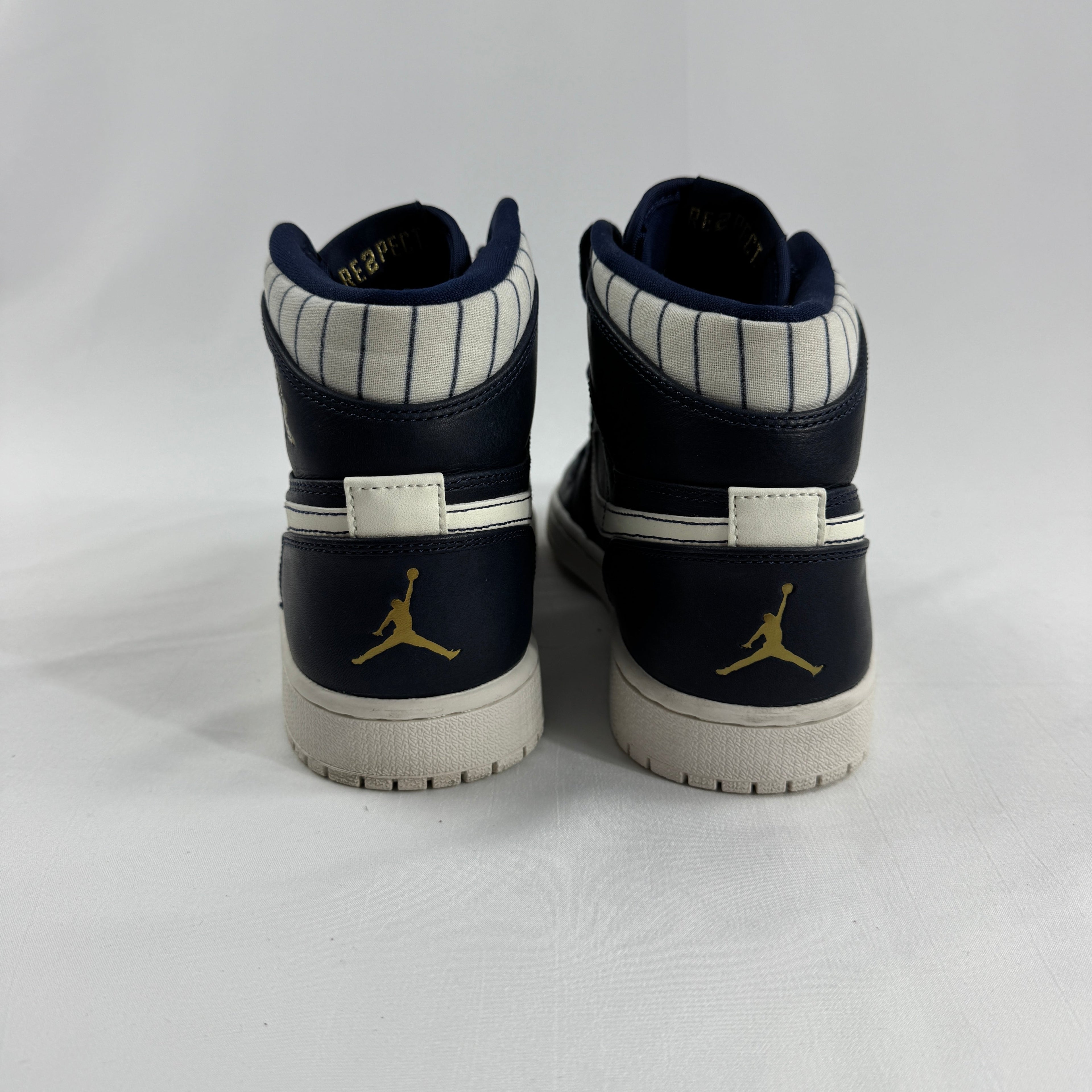 The Jordan 1 Retro High “Jeter” Navy is an extremely limited edition release inspired by baseball legend Derek Jeter. It