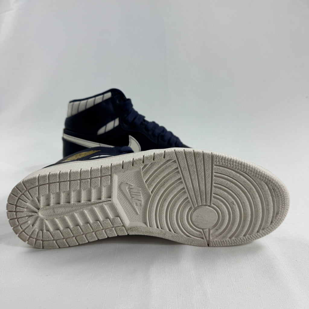 The Jordan 1 Retro High “Jeter” Navy is an extremely limited edition release inspired by baseball legend Derek Jeter. It