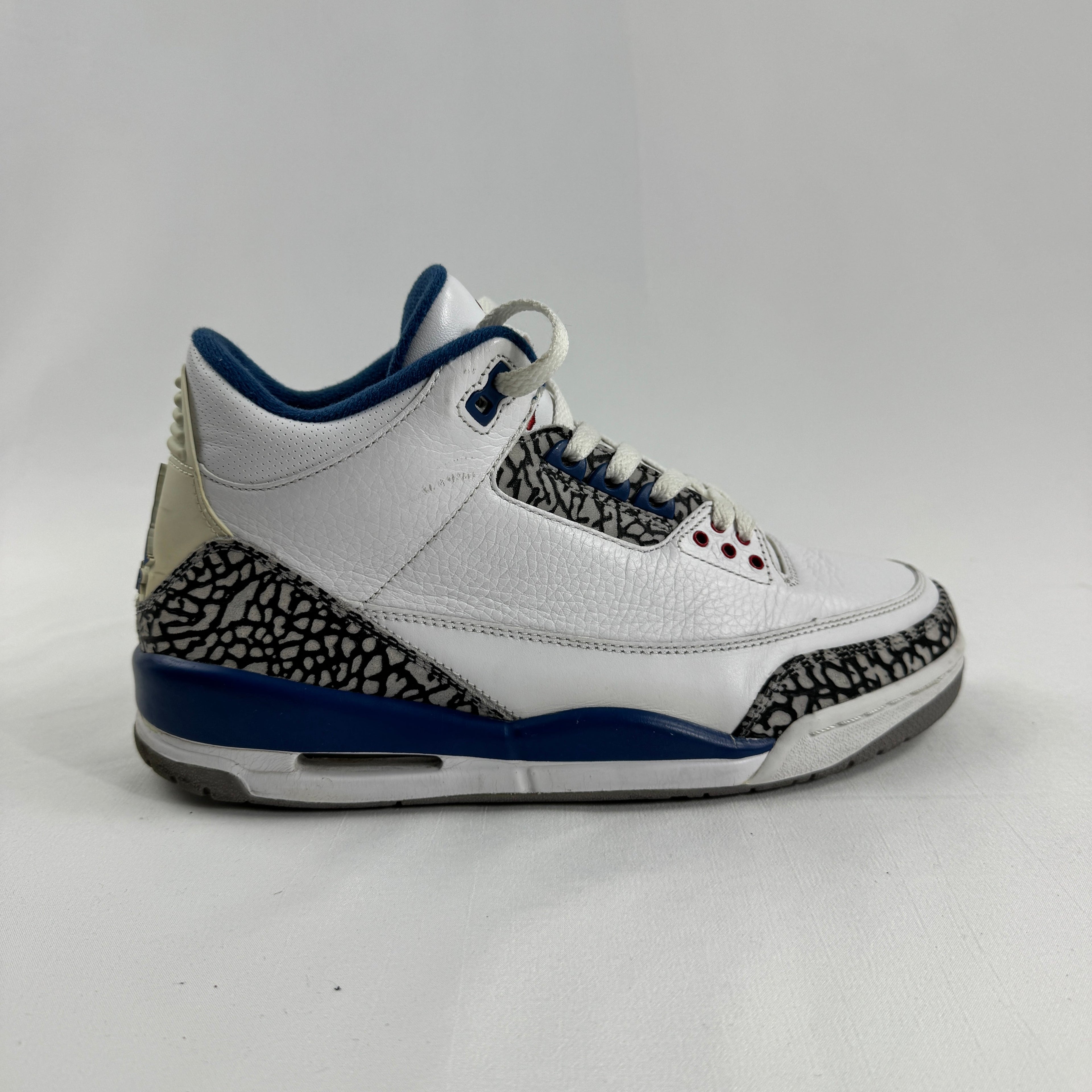 The Jordan 3 Retro "True Blue" (2009) brings back one of the most beloved original Air Jordan 3 colorways. Featuring a