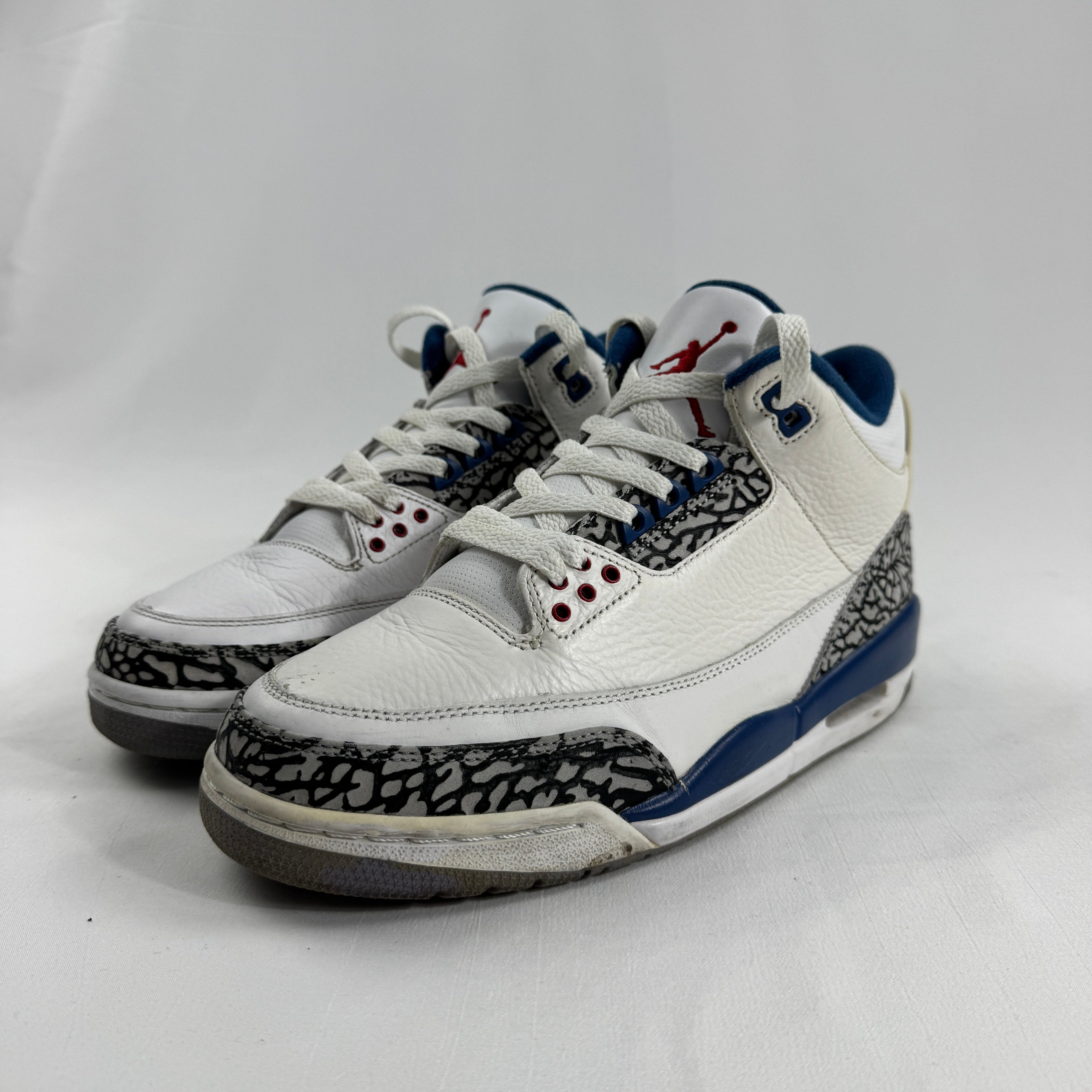 The Jordan 3 Retro "True Blue" (2009) brings back one of the most beloved original Air Jordan 3 colorways. Featuring a