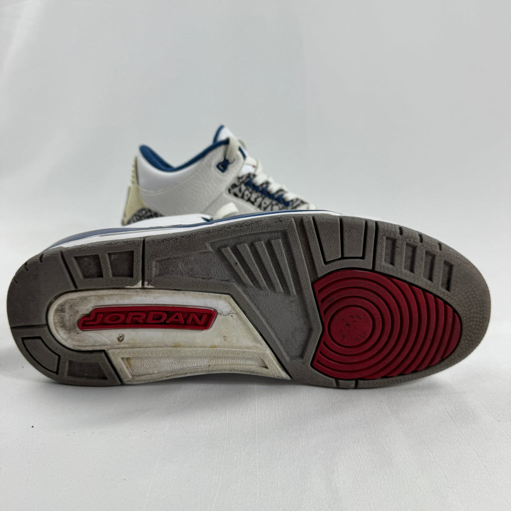 The Jordan 3 Retro "True Blue" (2009) brings back one of the most beloved original Air Jordan 3 colorways. Featuring a