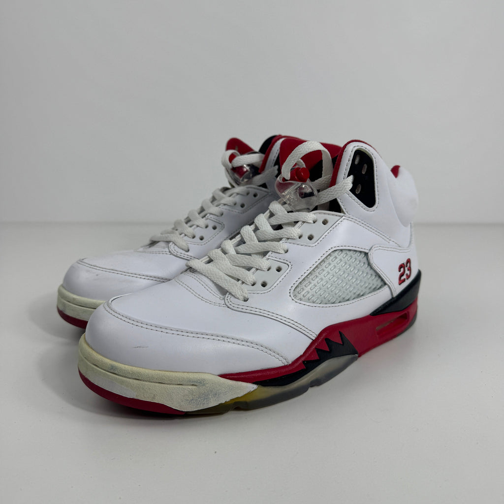 Air Jordan 5 Retro Fire Red is a classic basketball sneaker that brings back one of the most iconic colorways in the Jordan
