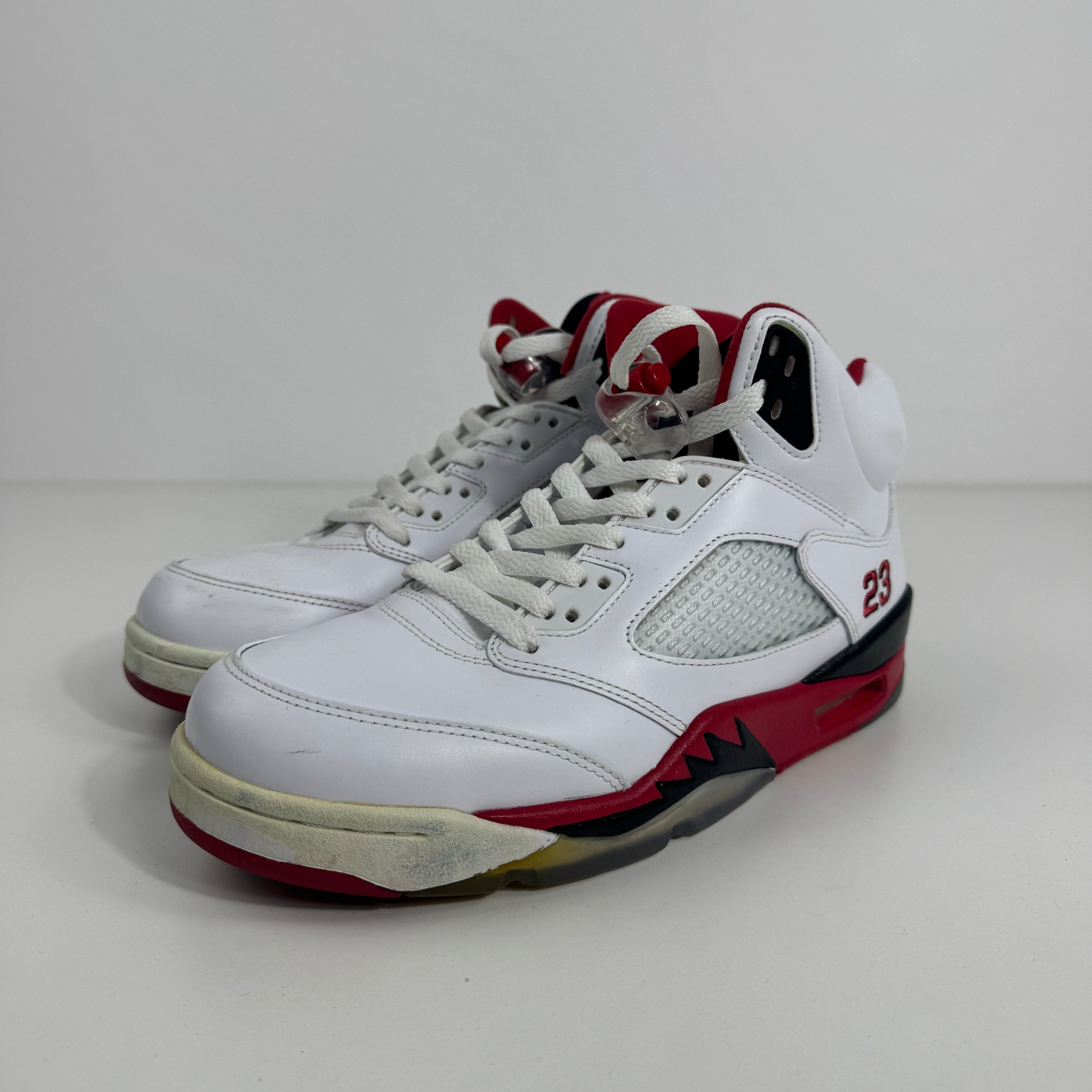 Air Jordan 5 Retro Fire Red is a classic basketball sneaker that brings back one of the most iconic colorways in the Jordan