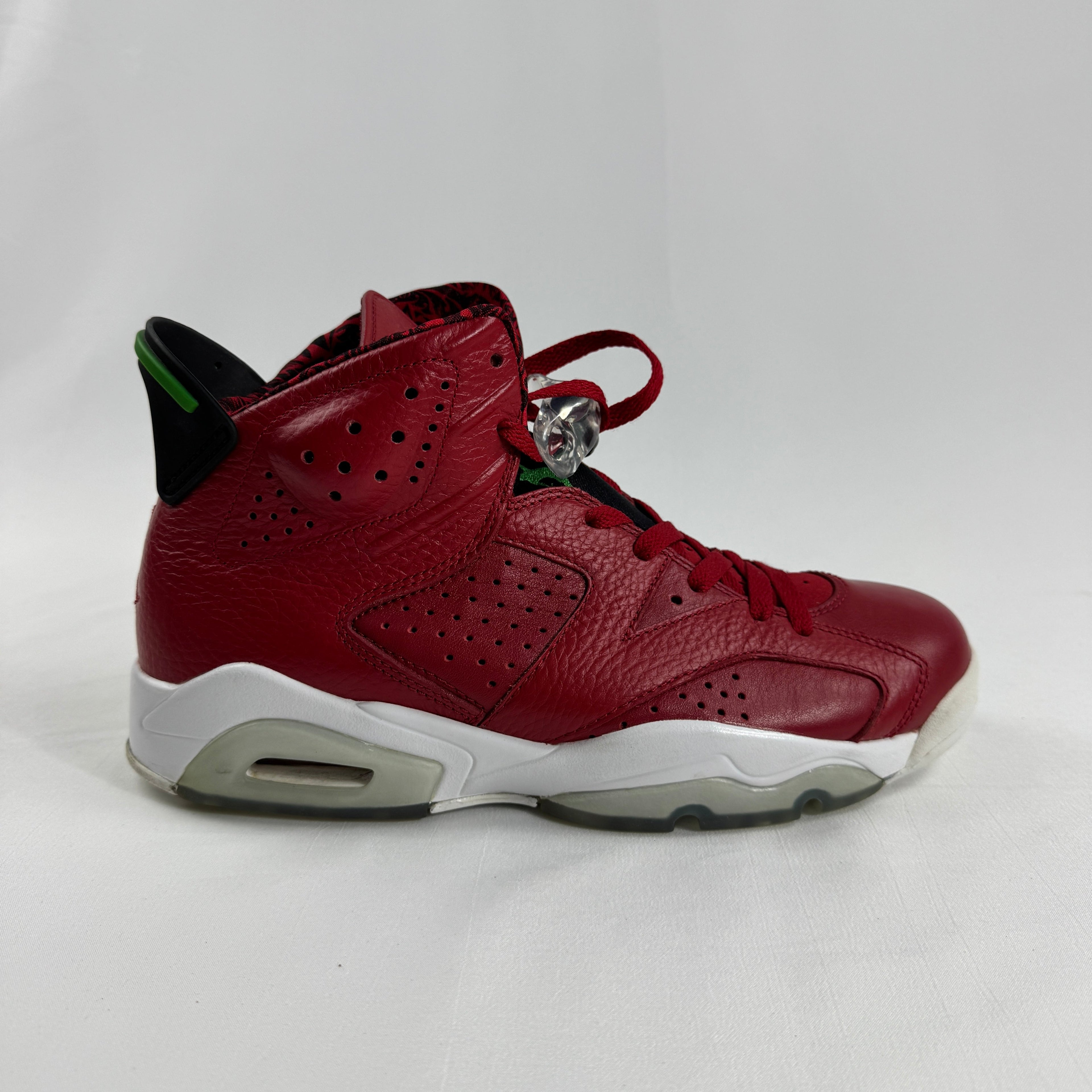 Jordan 6 RetroAir Jordan 6 Retro is a classic basketball sneaker originally worn by Michael Jordan during his first NBA