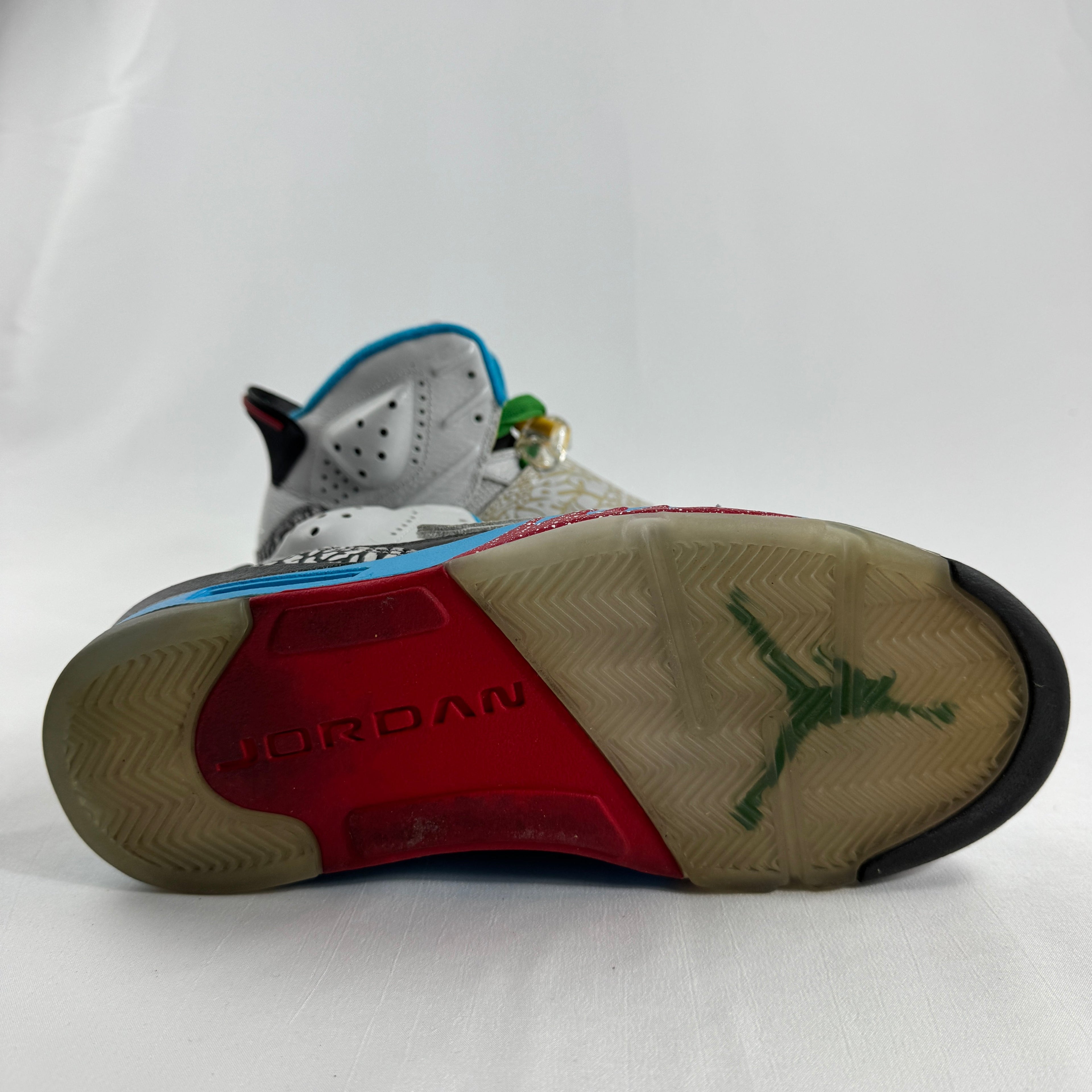 Jordan 6 RetroAir Jordan 6 Retro is a classic basketball sneaker originally worn by Michael Jordan during his first NBA