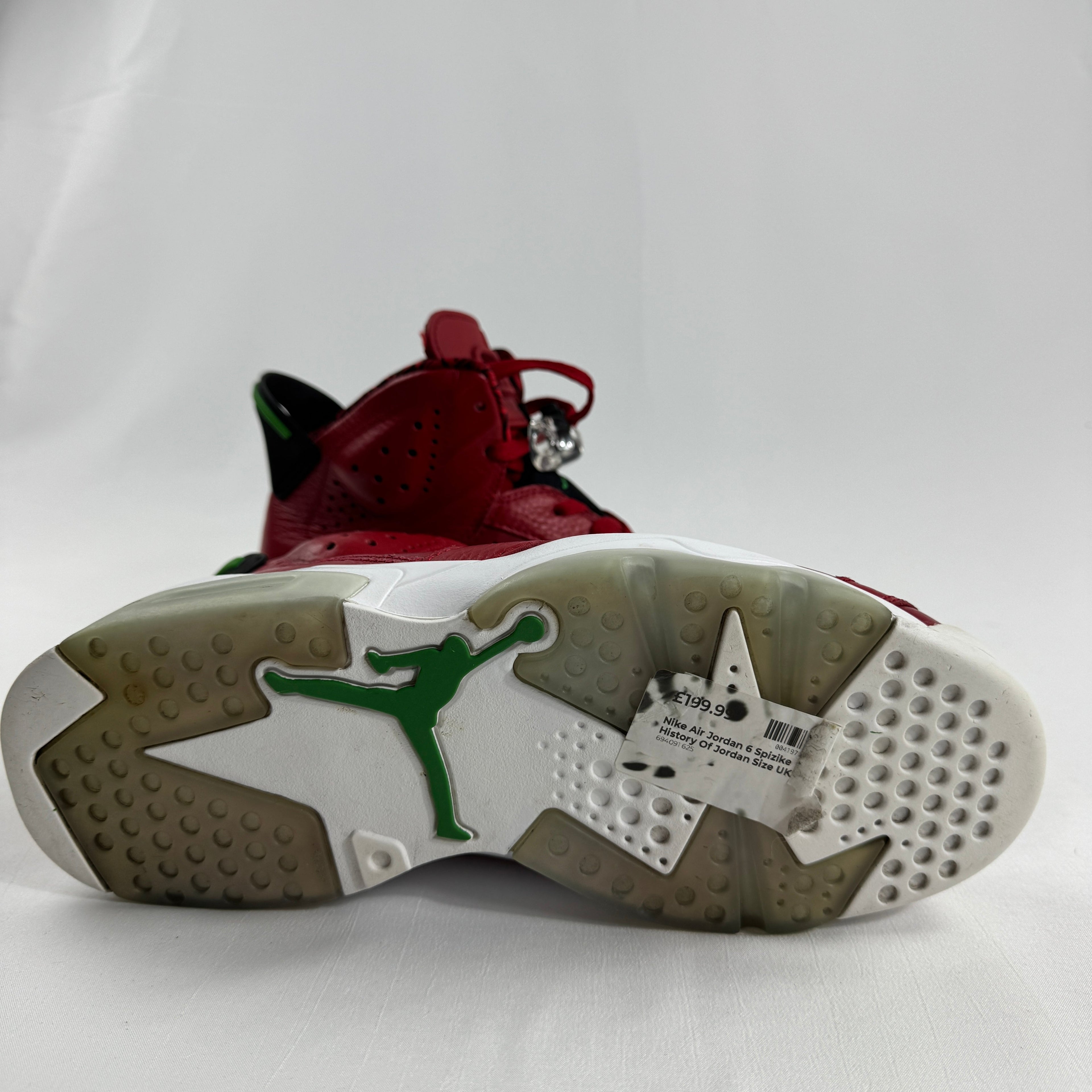 Jordan 6 RetroAir Jordan 6 Retro is a classic basketball sneaker originally worn by Michael Jordan during his first NBA