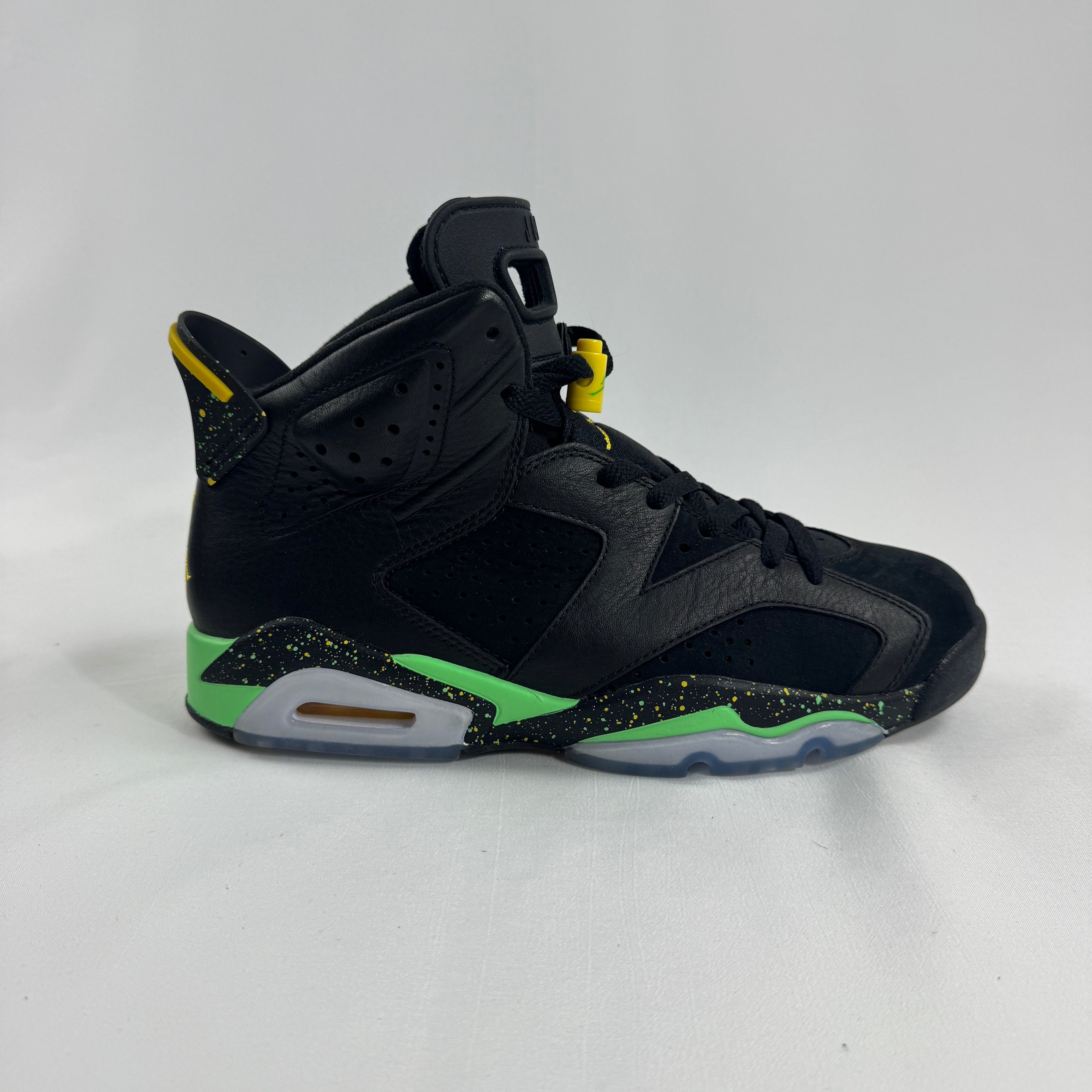 Air Jordan Brazil Twin Pack is a special-edition release inspired by Brazil’s national colors and vibrant sporting culture.