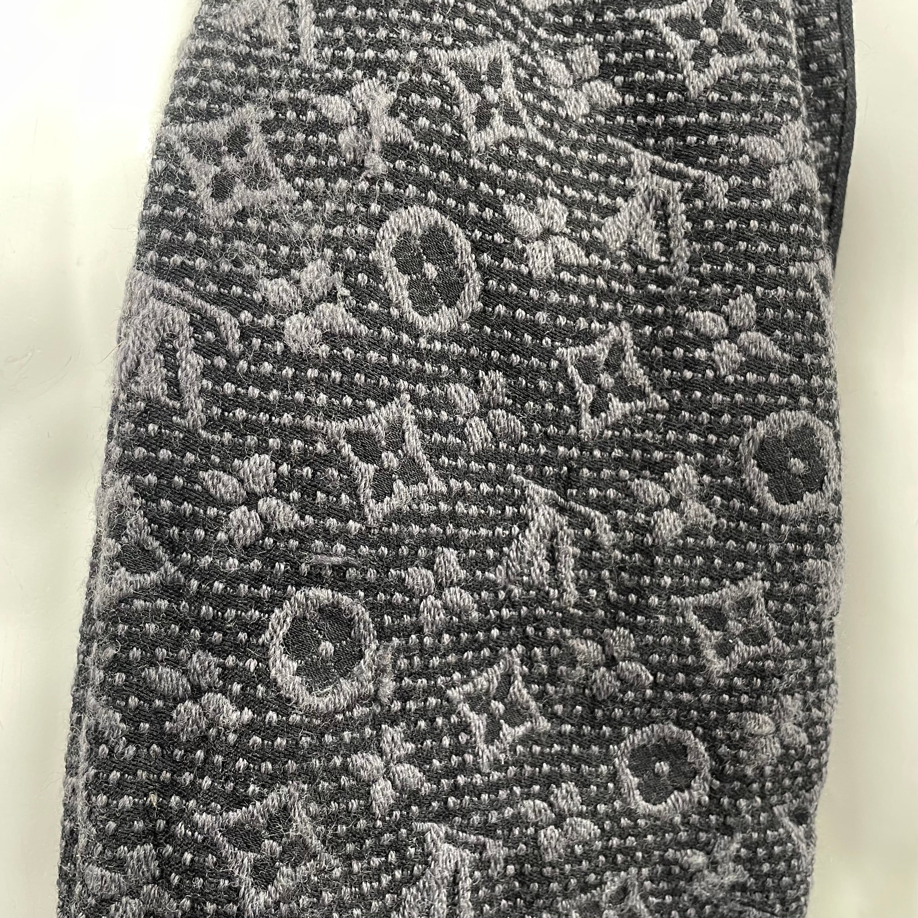 LOUIS VUITTON MONOGRAM SCARF REVERSIBLE