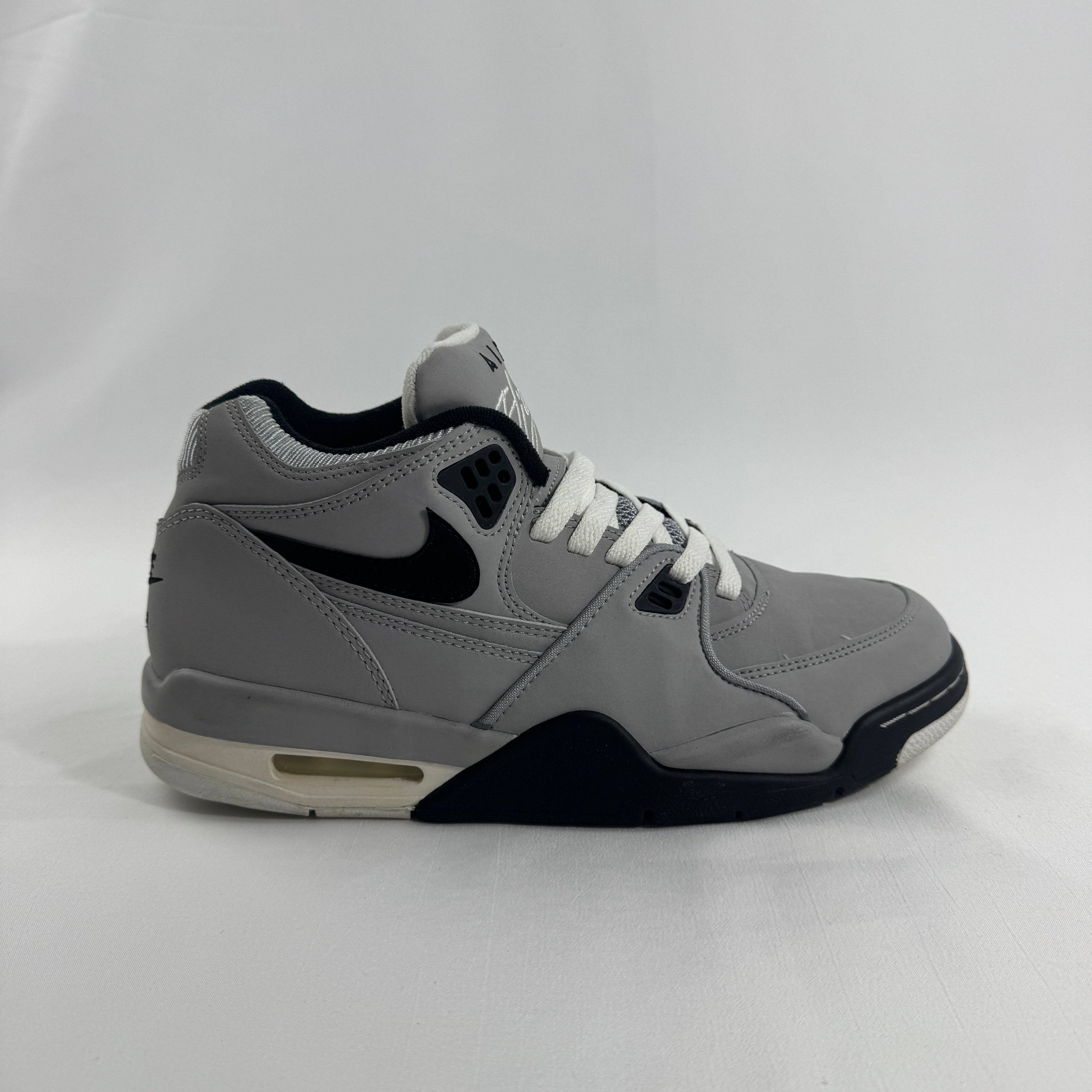 Nike Air Flight 89 is a retro basketball sneaker inspired by late-80s court style. Featuring a durable leather upper,