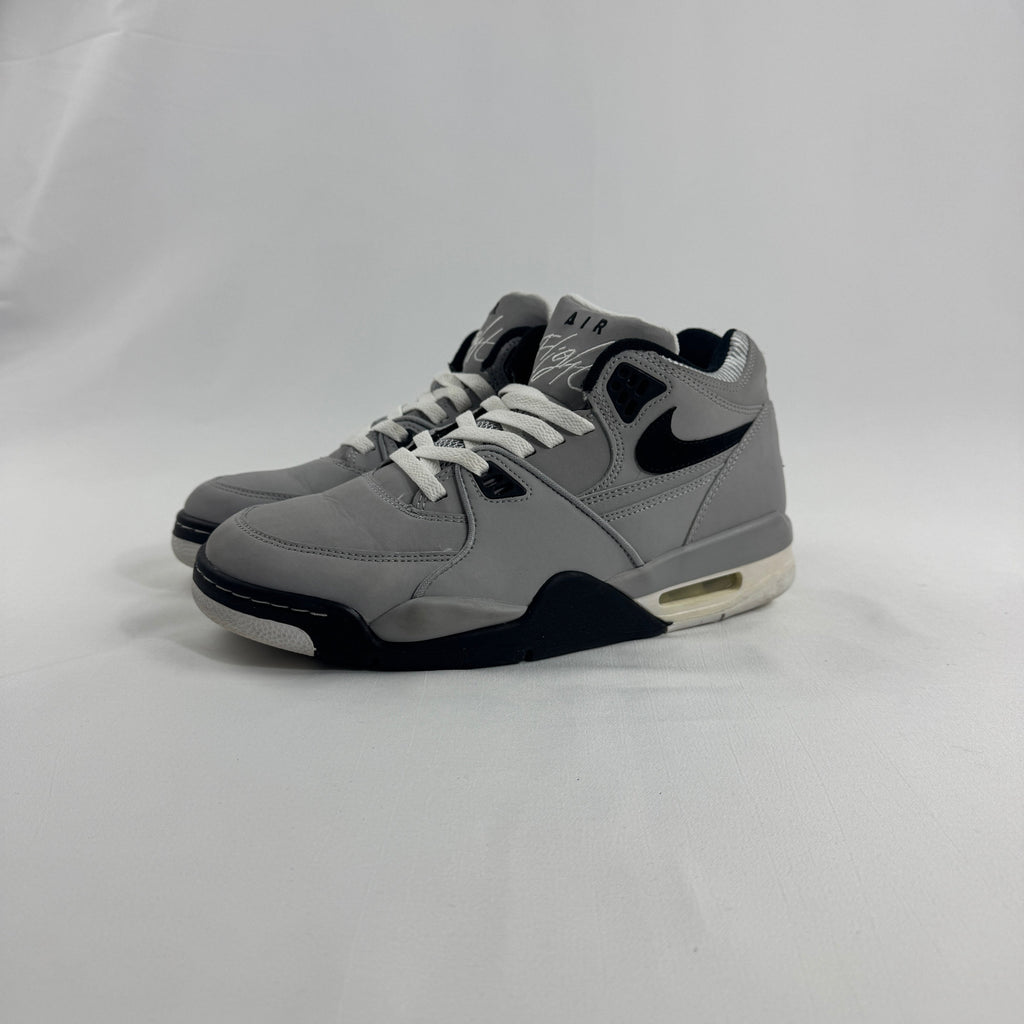 Nike Air Flight 89 is a retro basketball sneaker inspired by late-80s court style. Featuring a durable leather upper,
