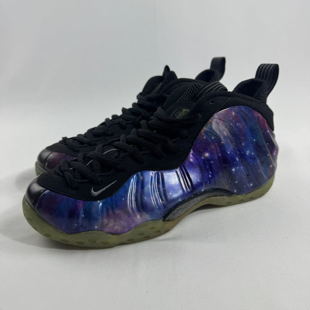 Nike Air Foamposite One NRG “Galaxy” is one of the most iconic and sought-after releases of the Foamposite line, known for