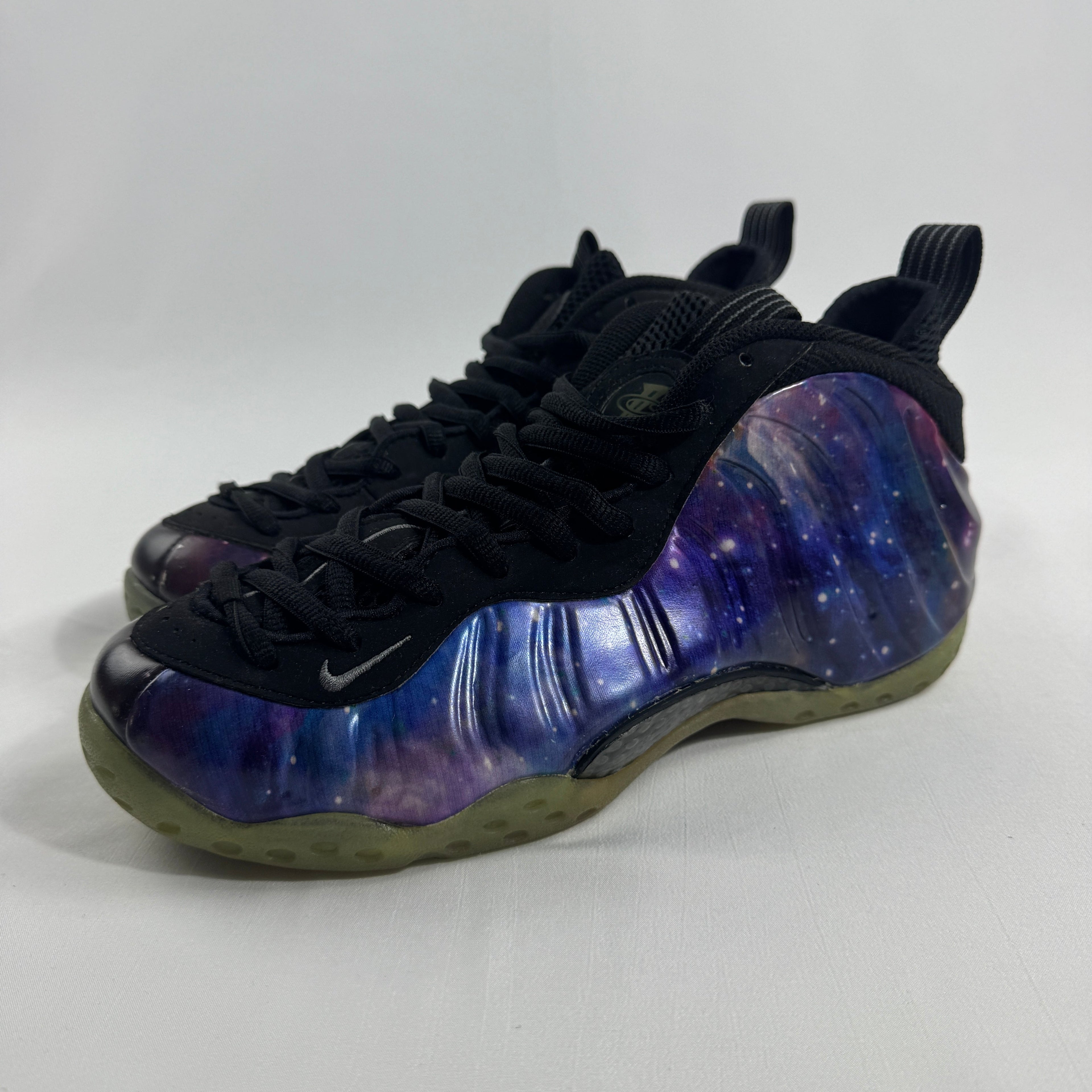 Nike Air Foamposite One NRG “Galaxy” is one of the most iconic and sought-after releases of the Foamposite line, known for