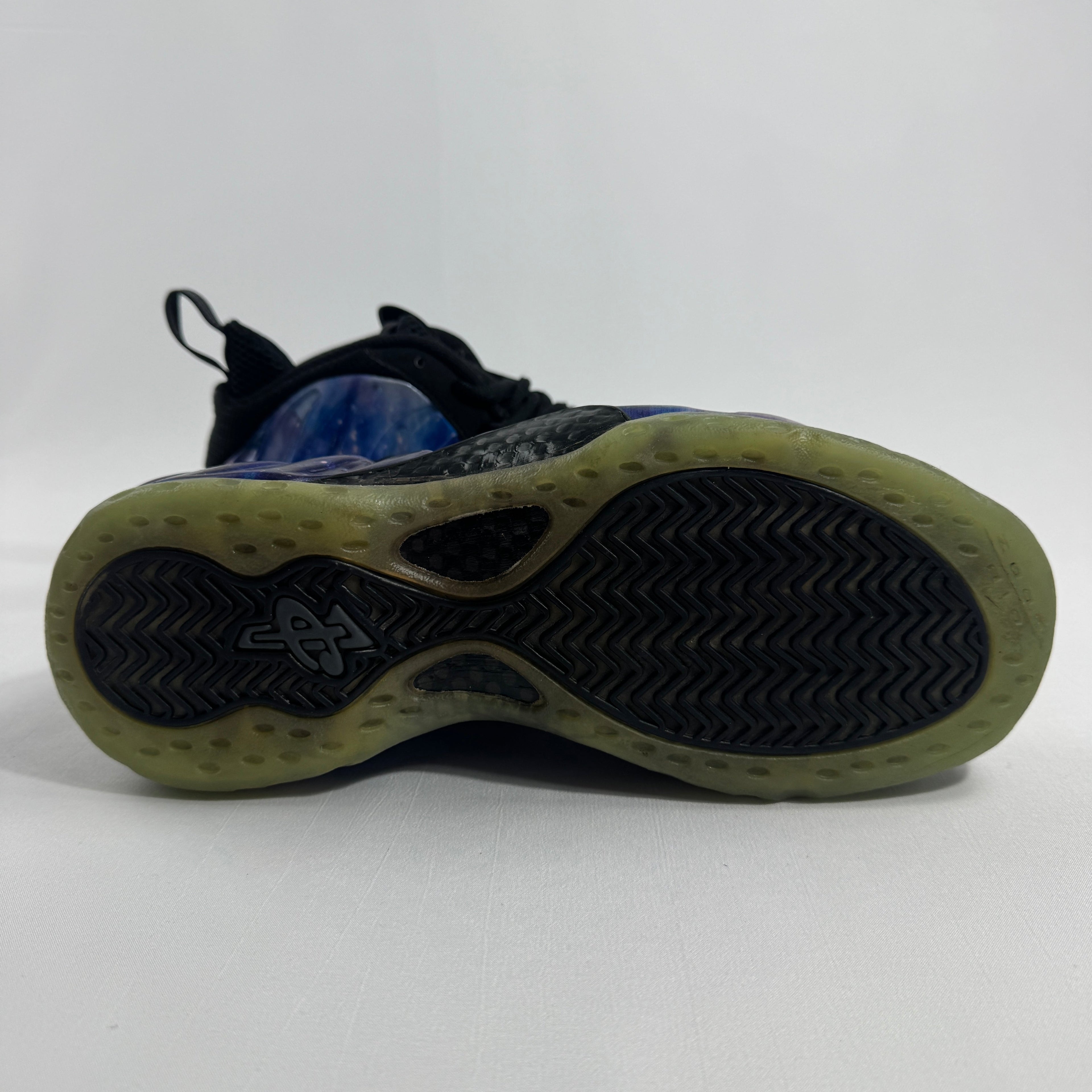 Nike Air Foamposite One NRG “Galaxy” is one of the most iconic and sought-after releases of the Foamposite line, known for