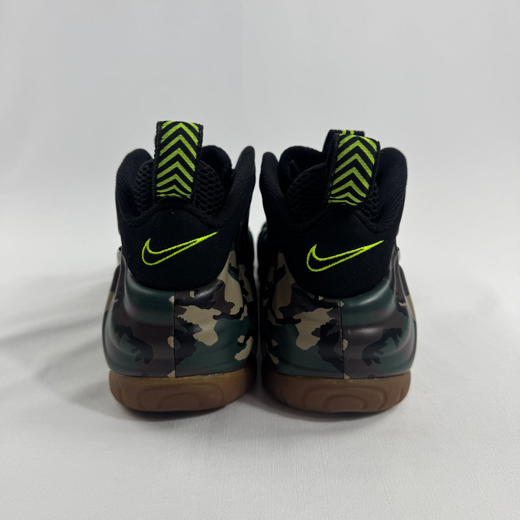 Nike Air Foamposite Pro Army Camo is a bold military-inspired take on the iconic Foamposite Pro silhouette. Featuring a