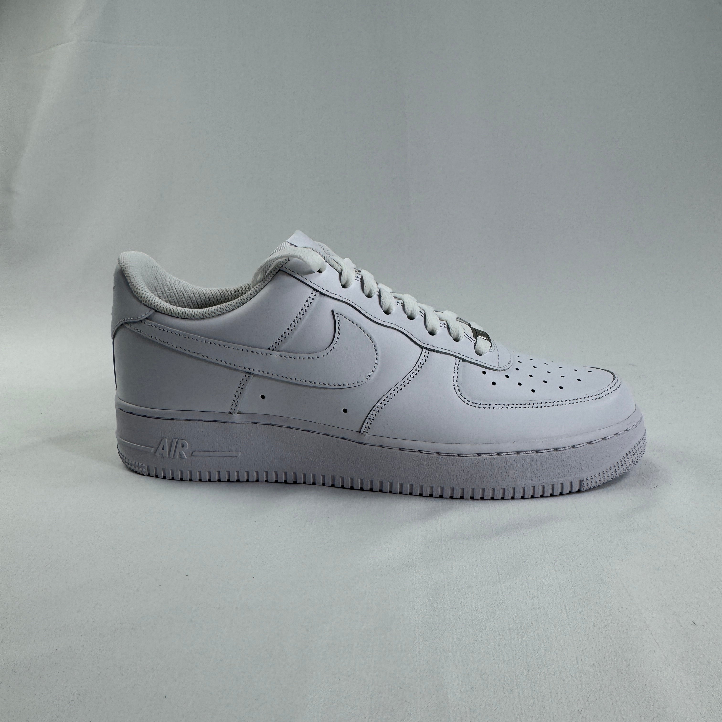 Nike Air Force 1 ’07 is a modern update of the legendary Air Force 1, maintaining the iconic design that has defined sneaker