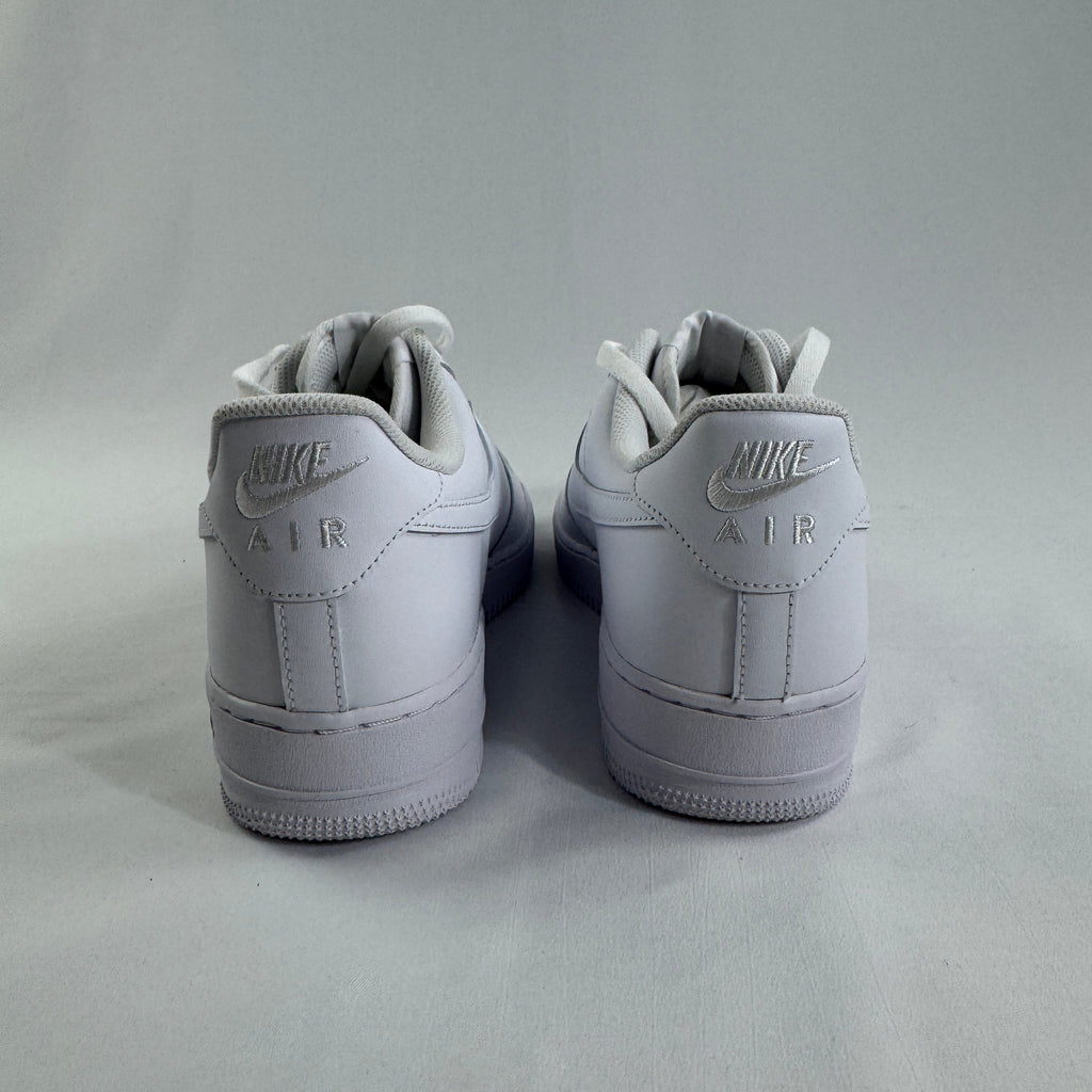 Nike Air Force 1 ’07 is a modern update of the legendary Air Force 1, maintaining the iconic design that has defined sneaker