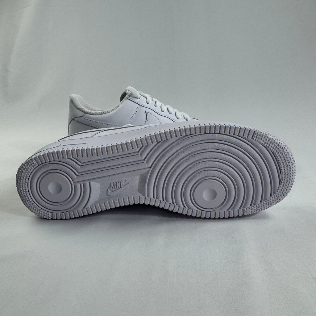 Nike Air Force 1 ’07 is a modern update of the legendary Air Force 1, maintaining the iconic design that has defined sneaker