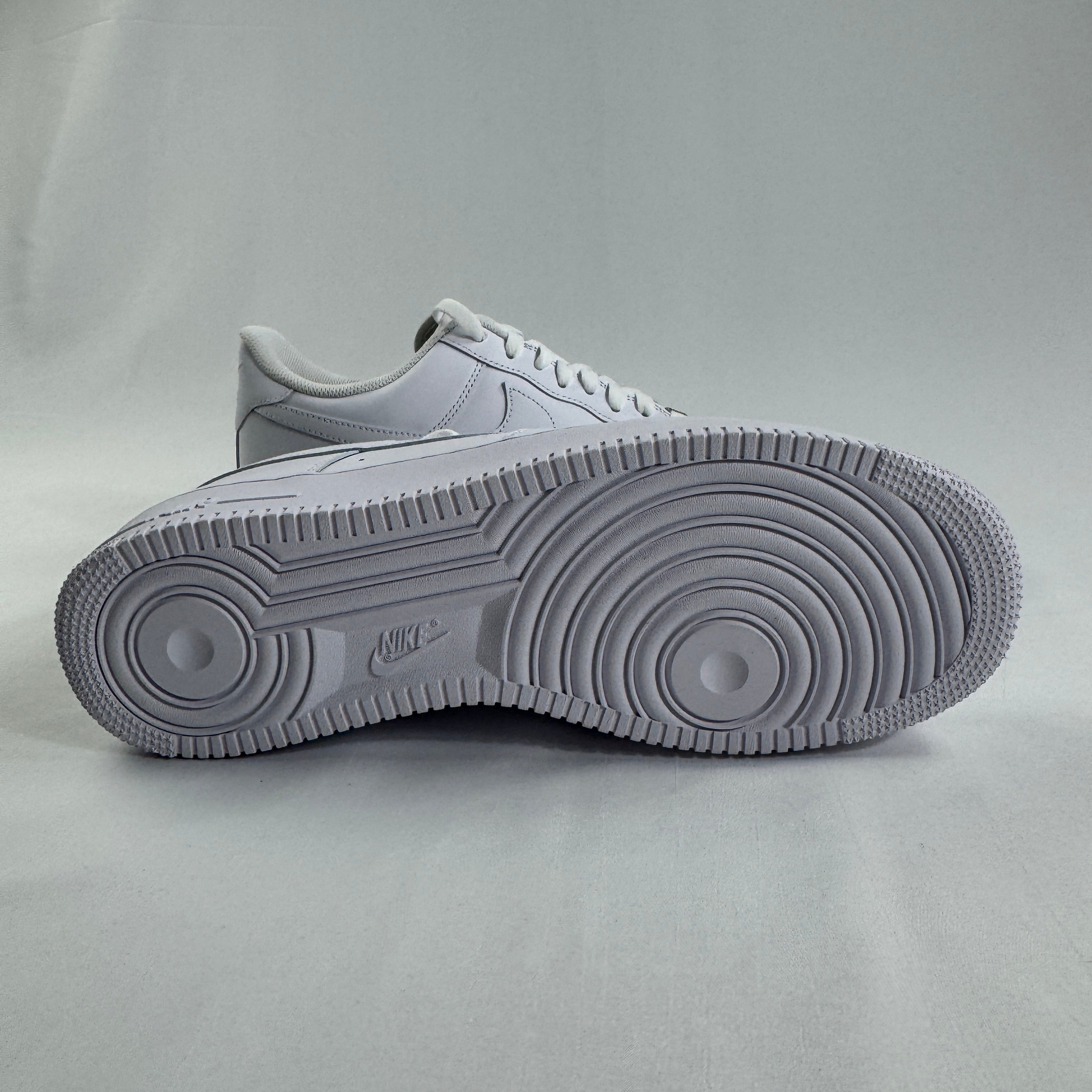 Nike Air Force 1 ’07 is a modern update of the legendary Air Force 1, maintaining the iconic design that has defined sneaker