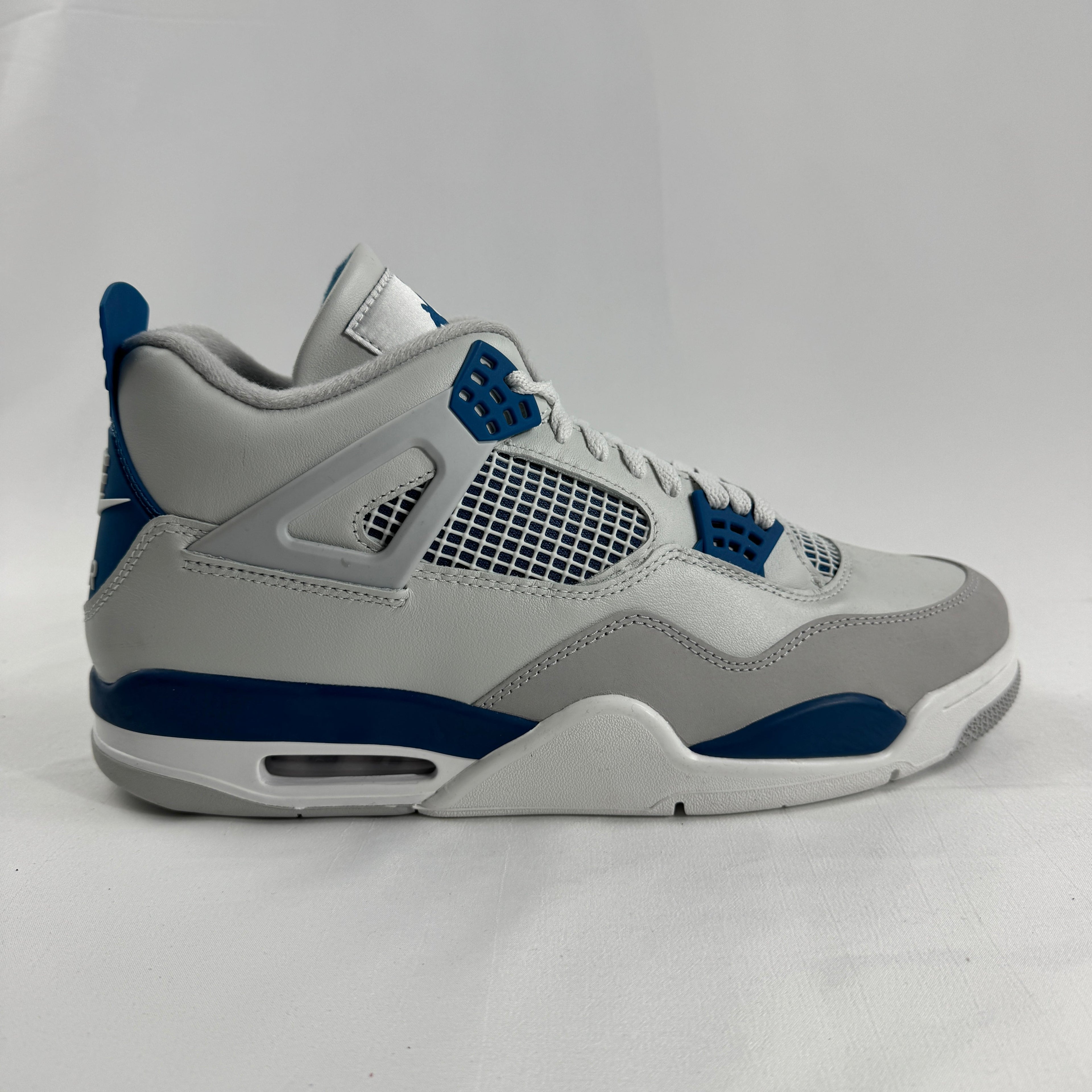 The Air Jordan 4 Retro “Military Blue” is a classic Jordan 4 colourway featuring a white leather upper with grey and black