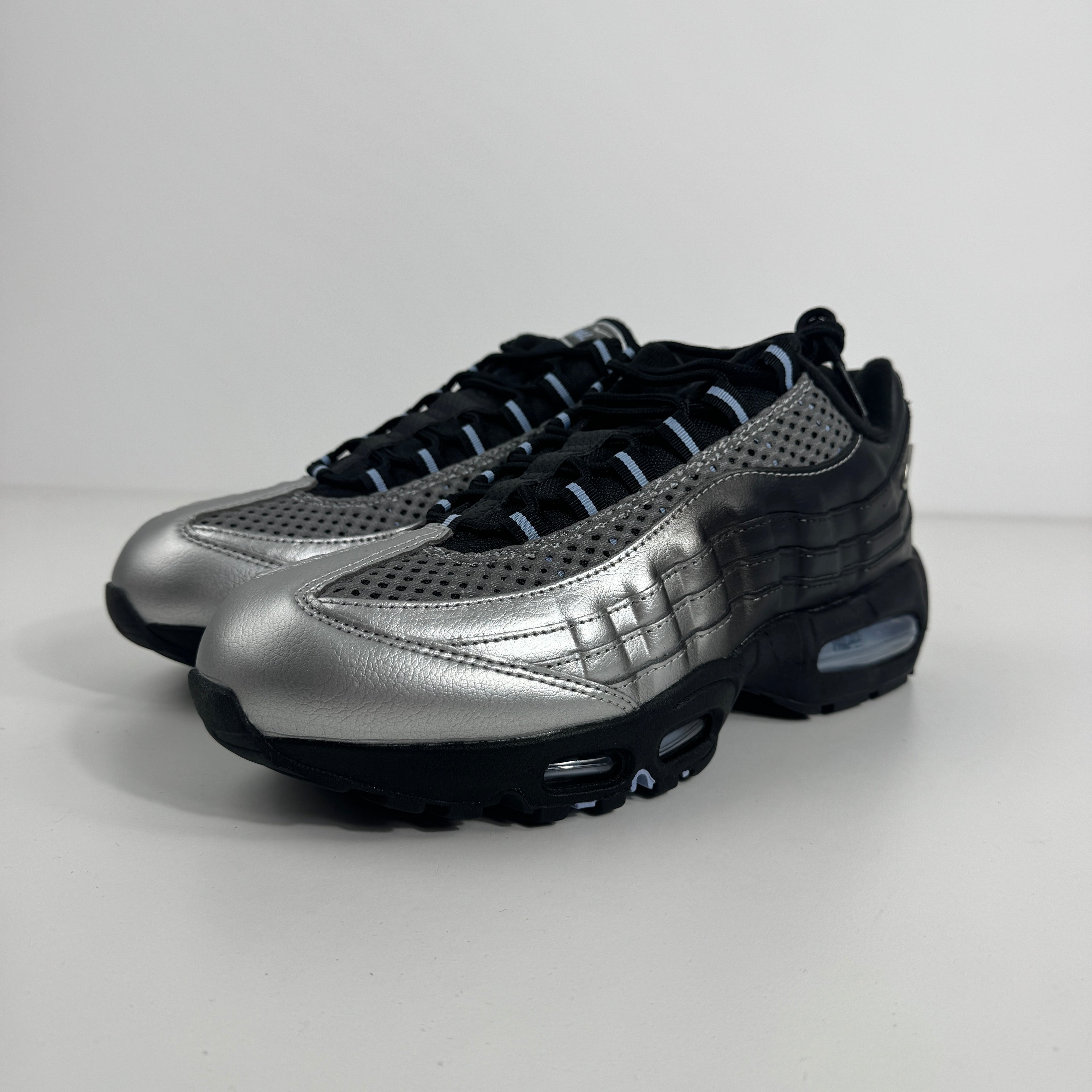 Nike Air Max Big Bubble X Palace is a collaborative sneaker that blends Palace’s bold streetwear aesthetic with Nike’s