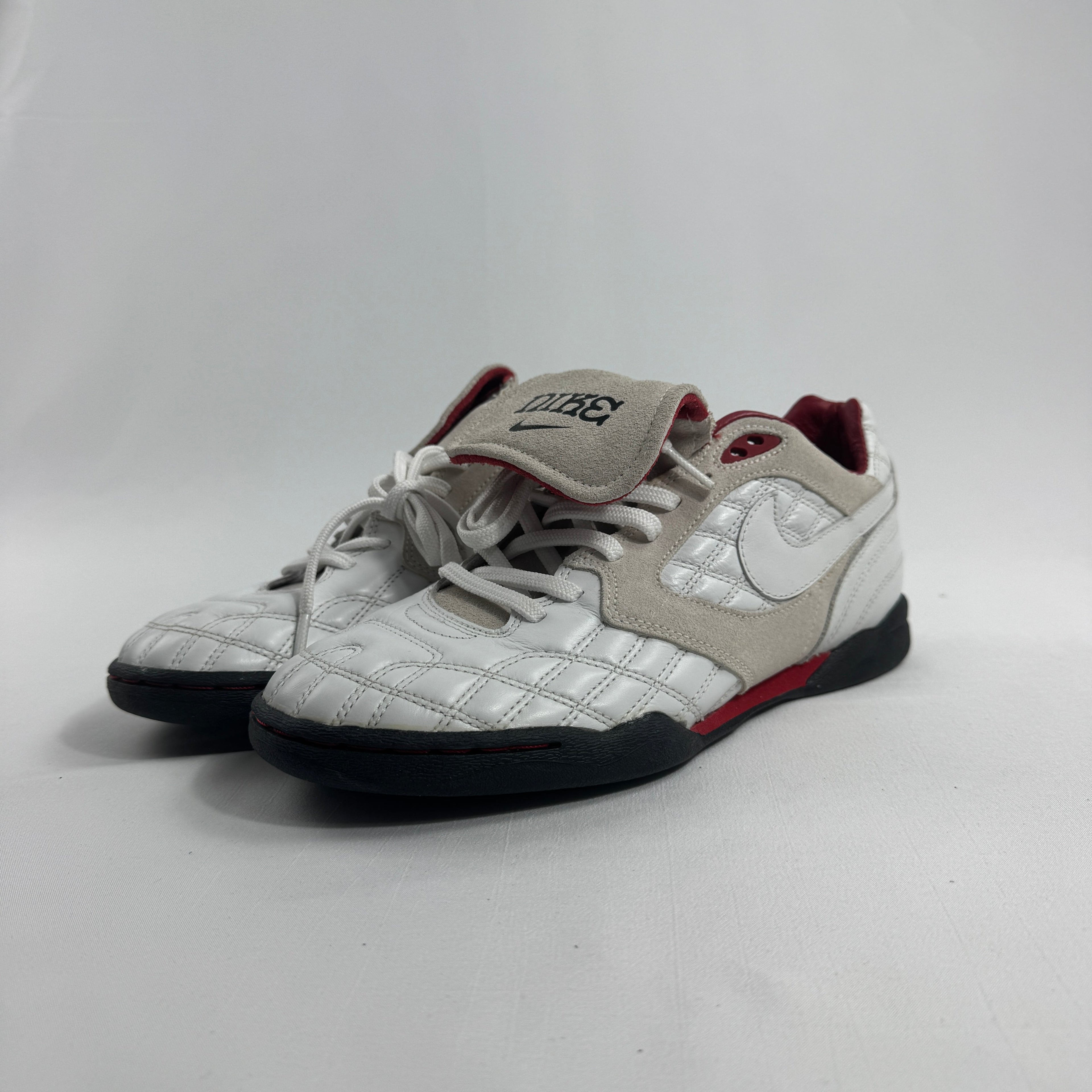 Nike Air Zoom Tiempo combines the legendary Tiempo heritage with modern Zoom Air technology for enhanced comfort and