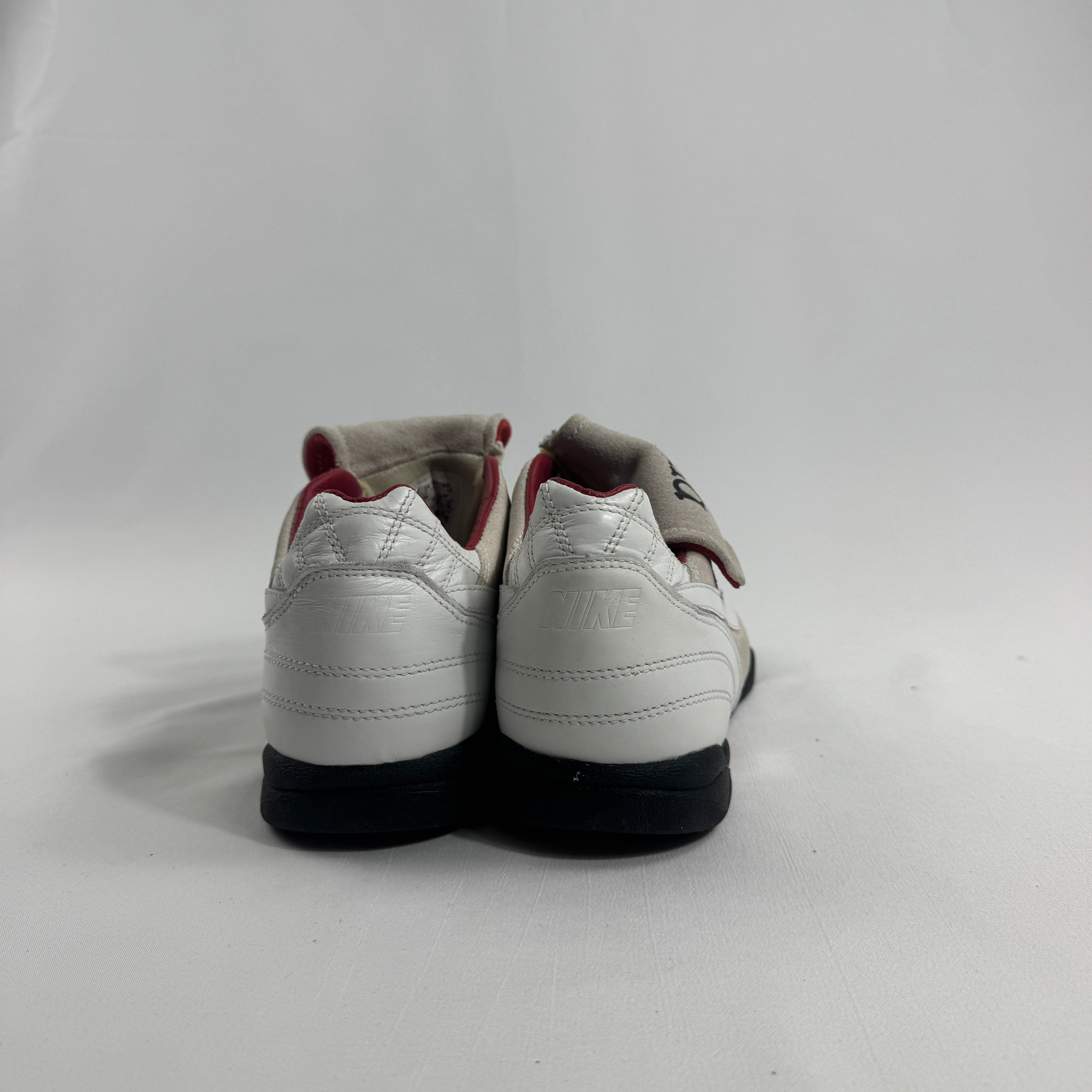 Nike Air Zoom Tiempo combines the legendary Tiempo heritage with modern Zoom Air technology for enhanced comfort and