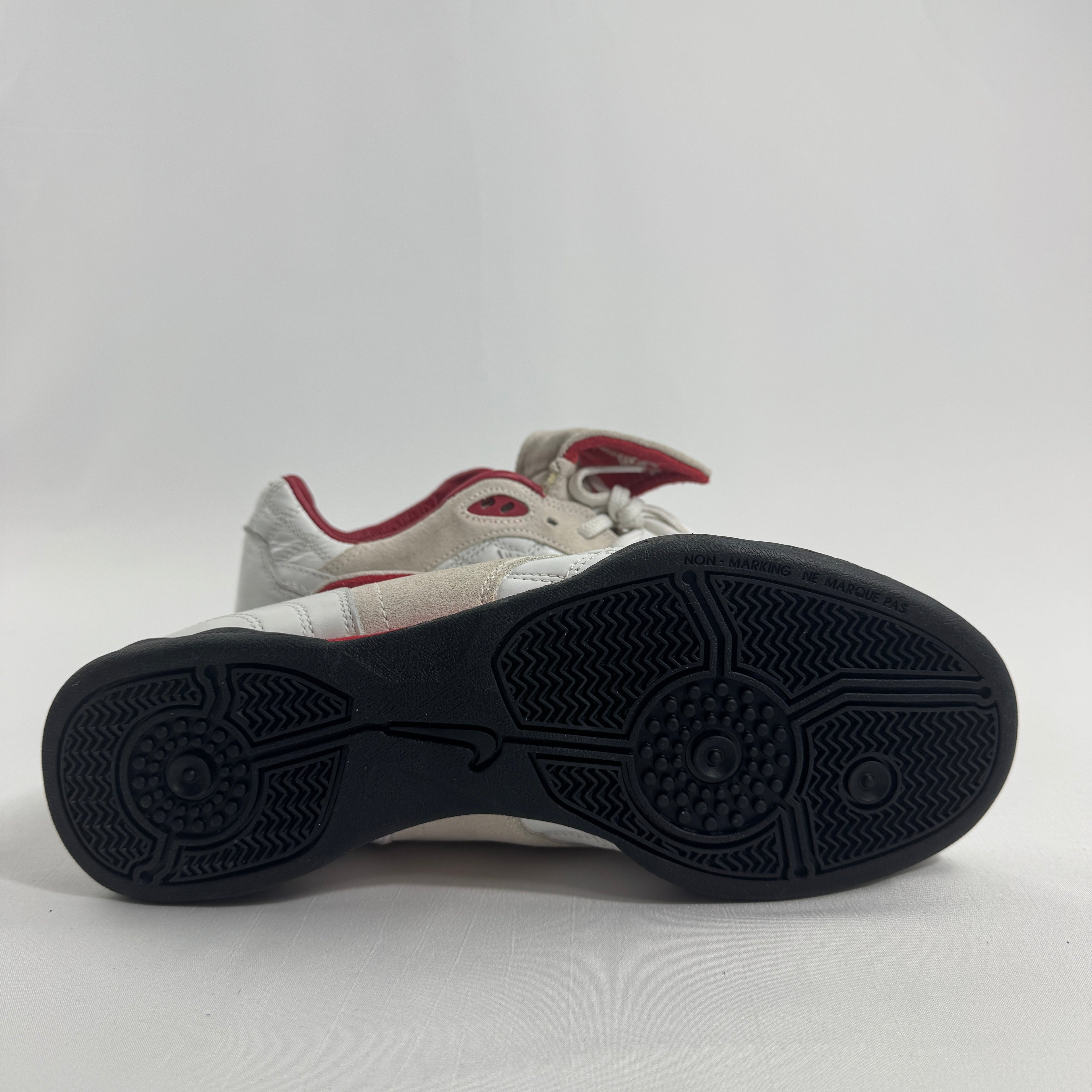 Nike Air Zoom Tiempo combines the legendary Tiempo heritage with modern Zoom Air technology for enhanced comfort and