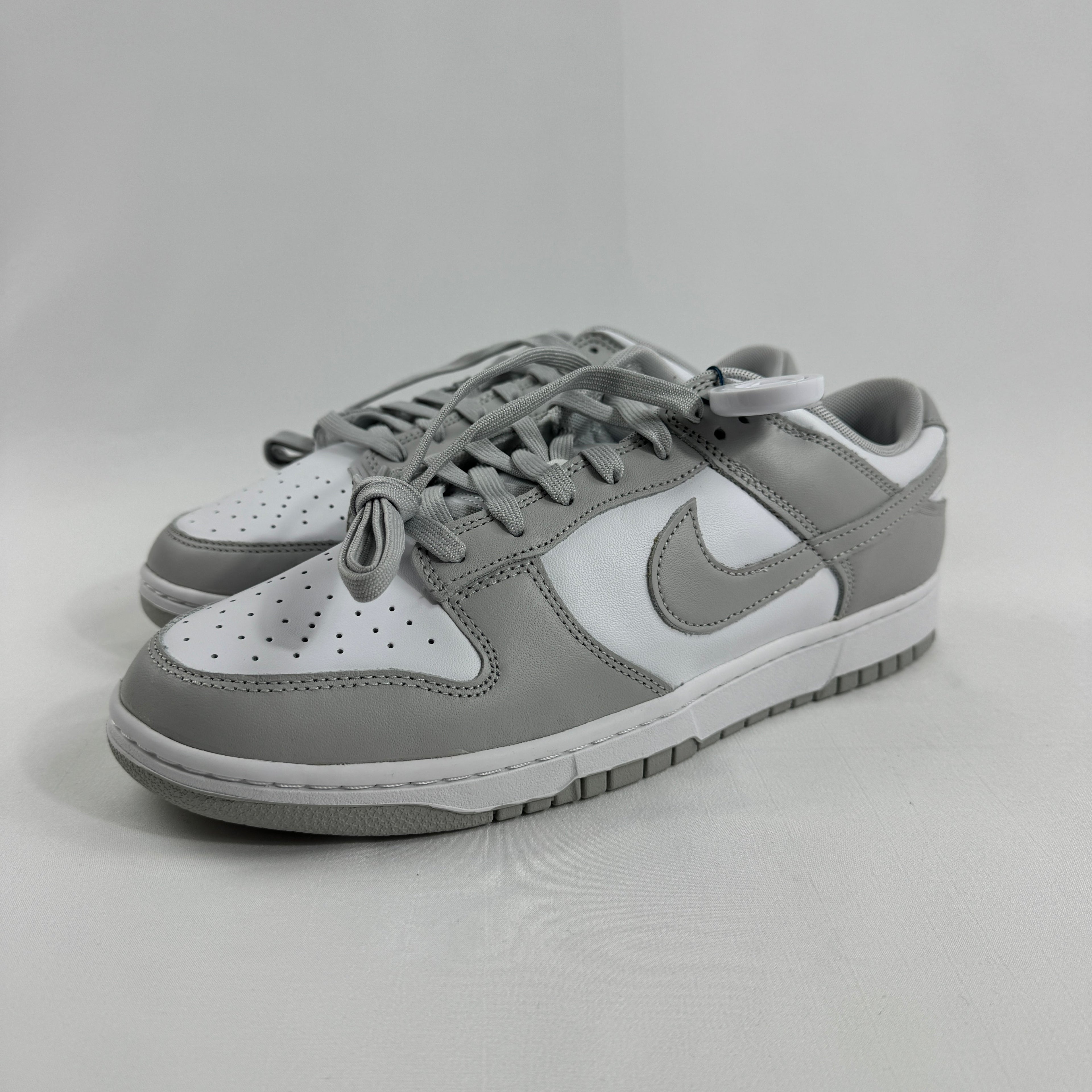 Nike Dunk Low Retro is a timeless sneaker that brings back the classic basketball silhouette from the 1980s. Featuring a