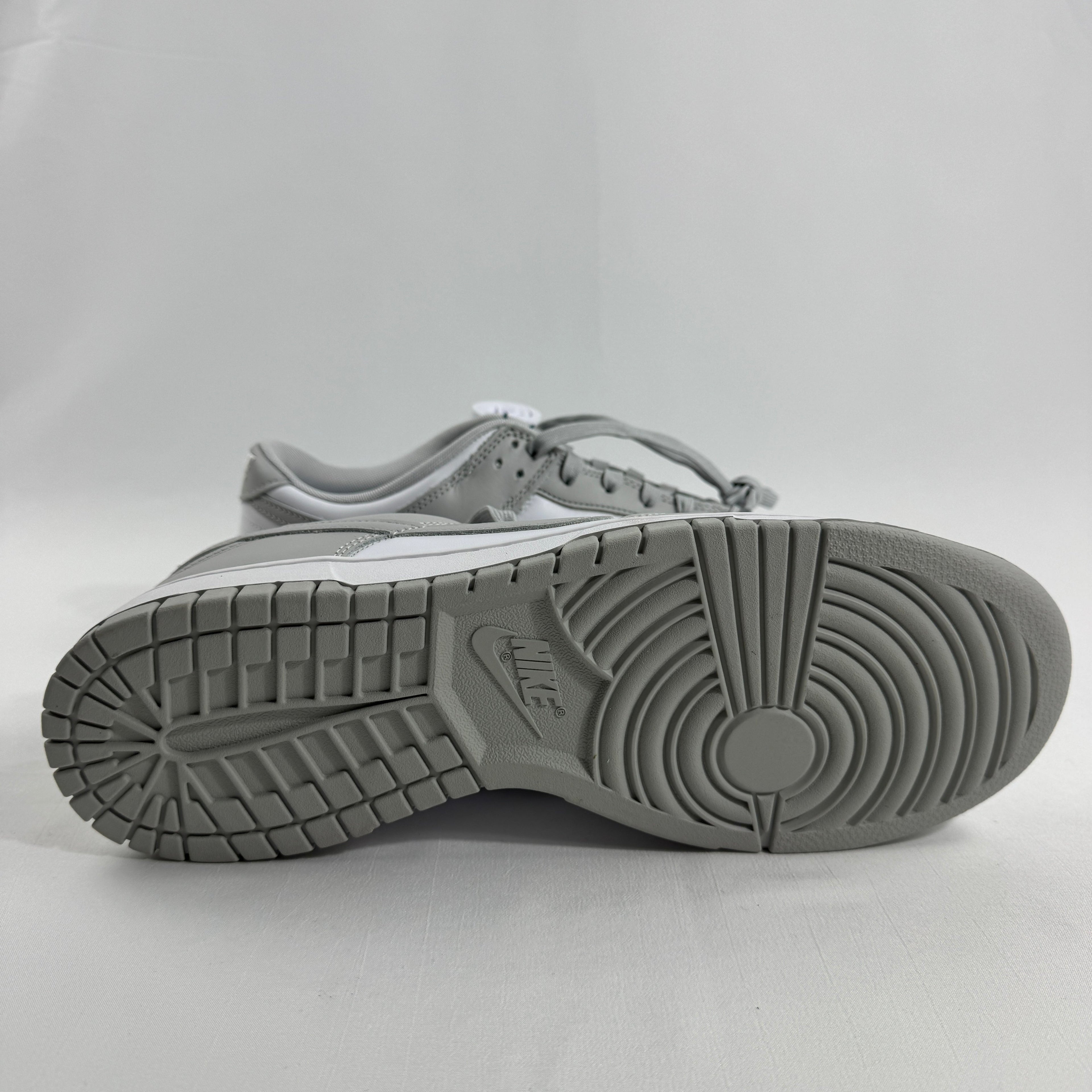Nike Dunk Low Retro is a timeless sneaker that brings back the classic basketball silhouette from the 1980s. Featuring a