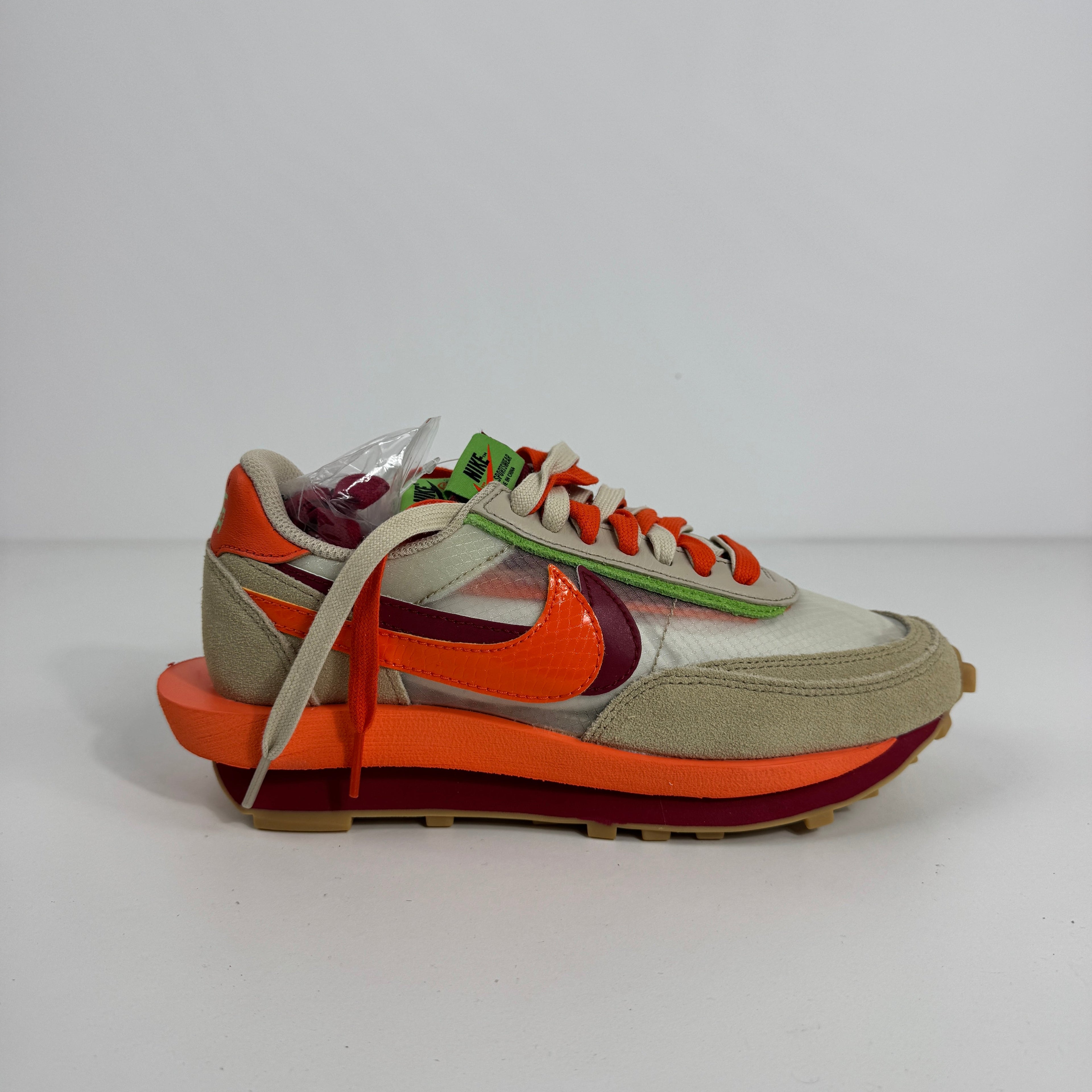 Nike LD Waffle / S / C is a hybrid sneaker that fuses the classic Nike LDV running silhouette with the iconic Waffle outsole
