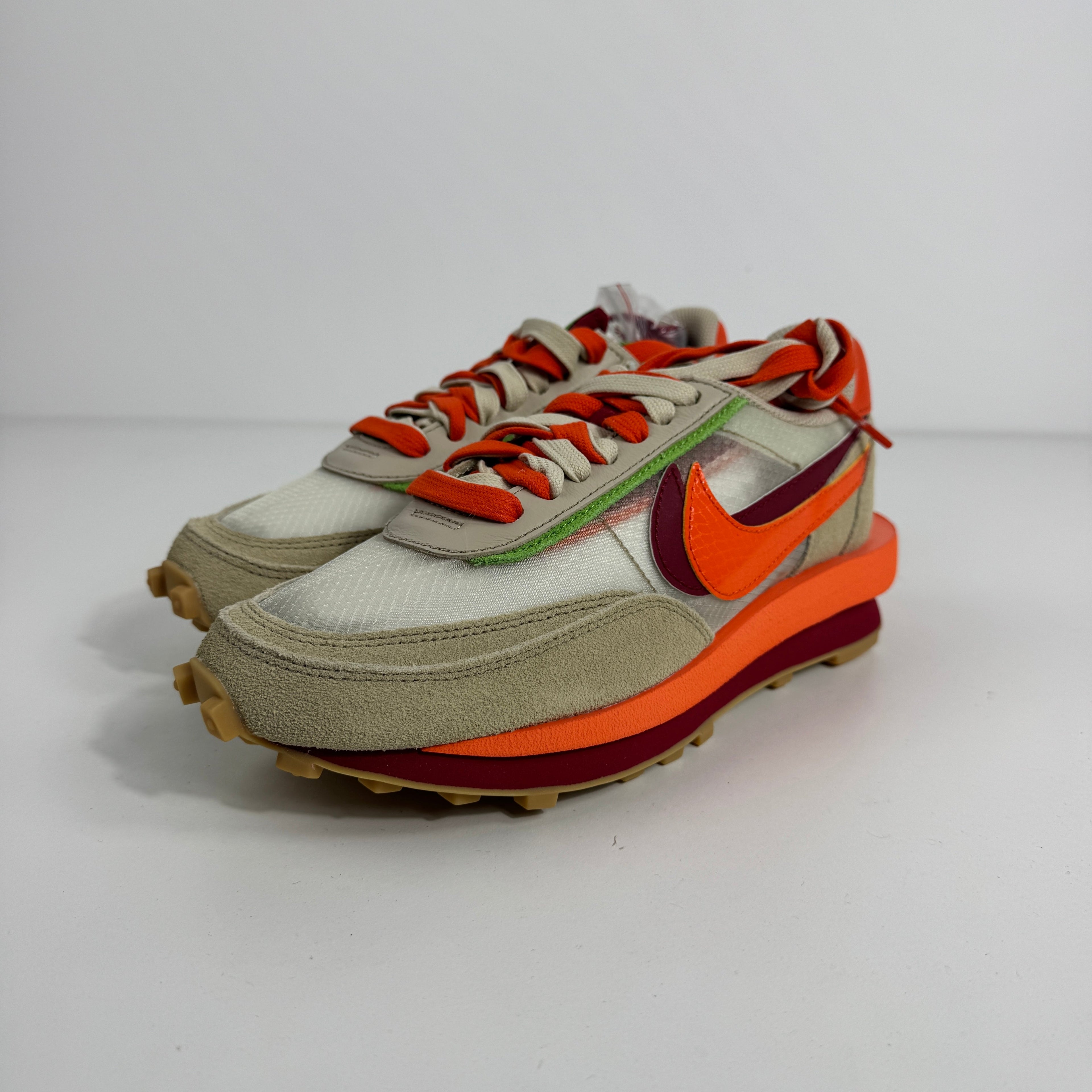 Nike LD Waffle / S / C is a hybrid sneaker that fuses the classic Nike LDV running silhouette with the iconic Waffle outsole