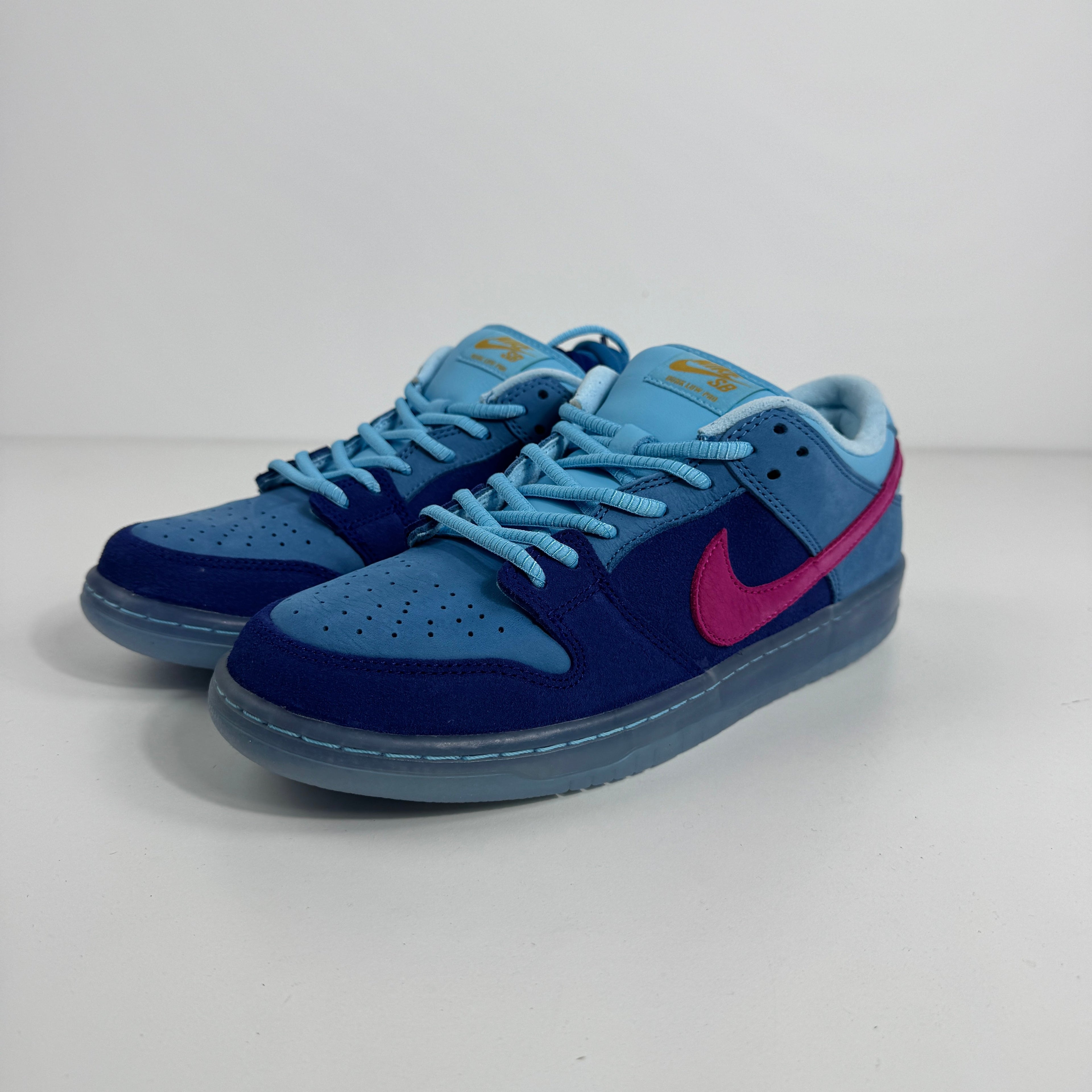 Nike SB Dunk Low Pro QS is a premium Quick Strike (QS) edition of the iconic SB Dunk, designed with exclusive materials,