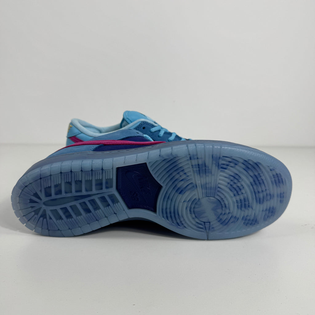 Nike SB Dunk Low Pro QS is a premium Quick Strike (QS) edition of the iconic SB Dunk, designed with exclusive materials,