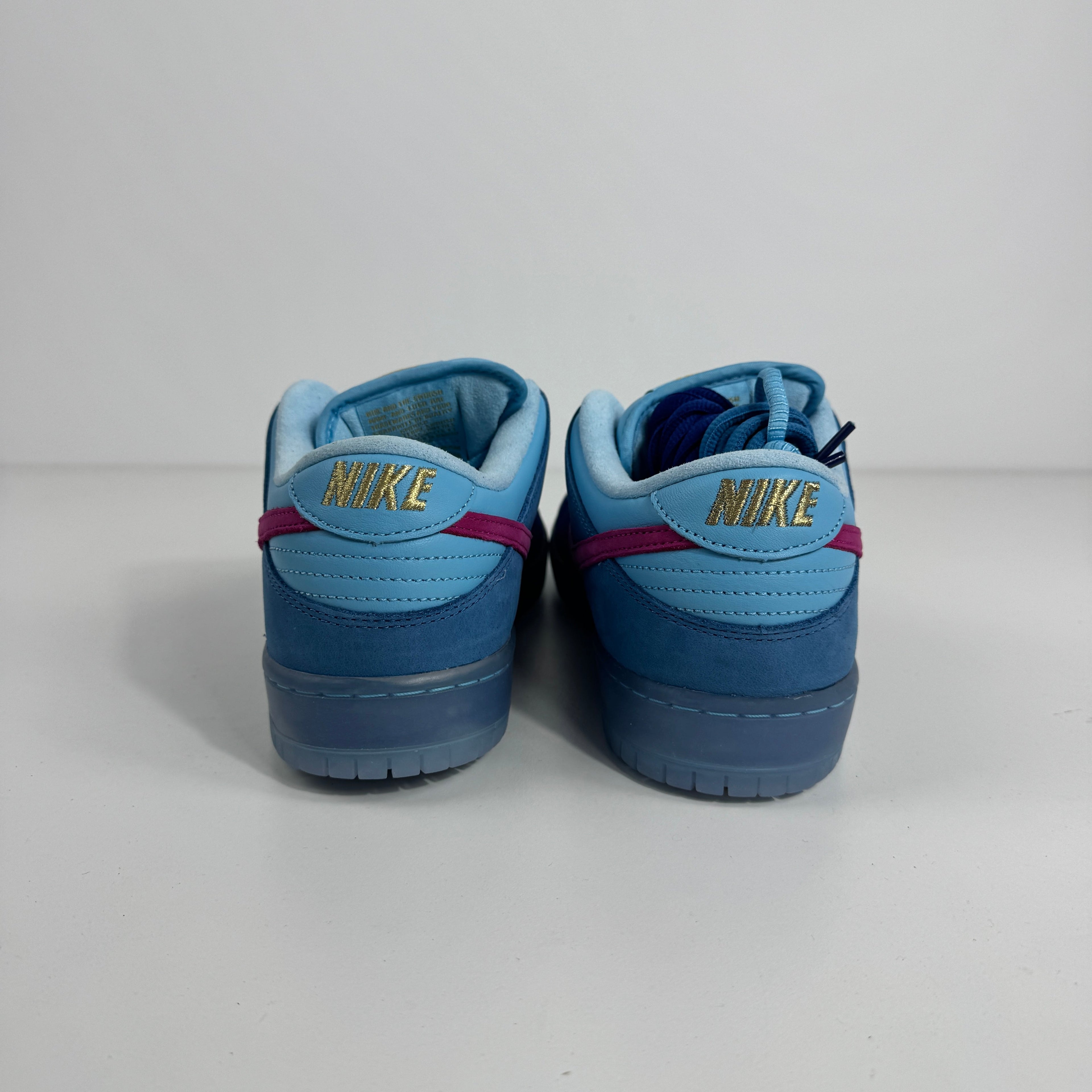 Nike SB Dunk Low Pro QS is a premium Quick Strike (QS) edition of the iconic SB Dunk, designed with exclusive materials,