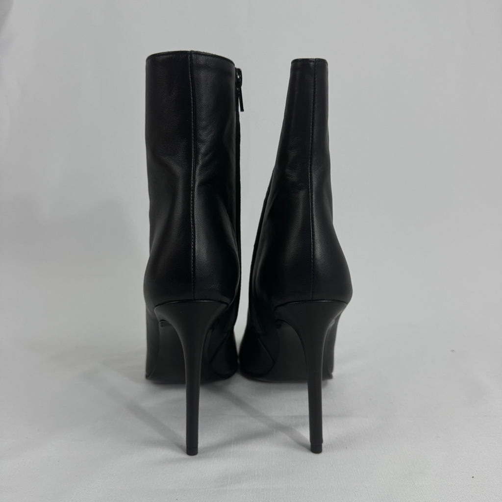 The Off-White Arrow Heels reinterpret classic high-heel design through the brand’s signature streetwear lens. Crafted from