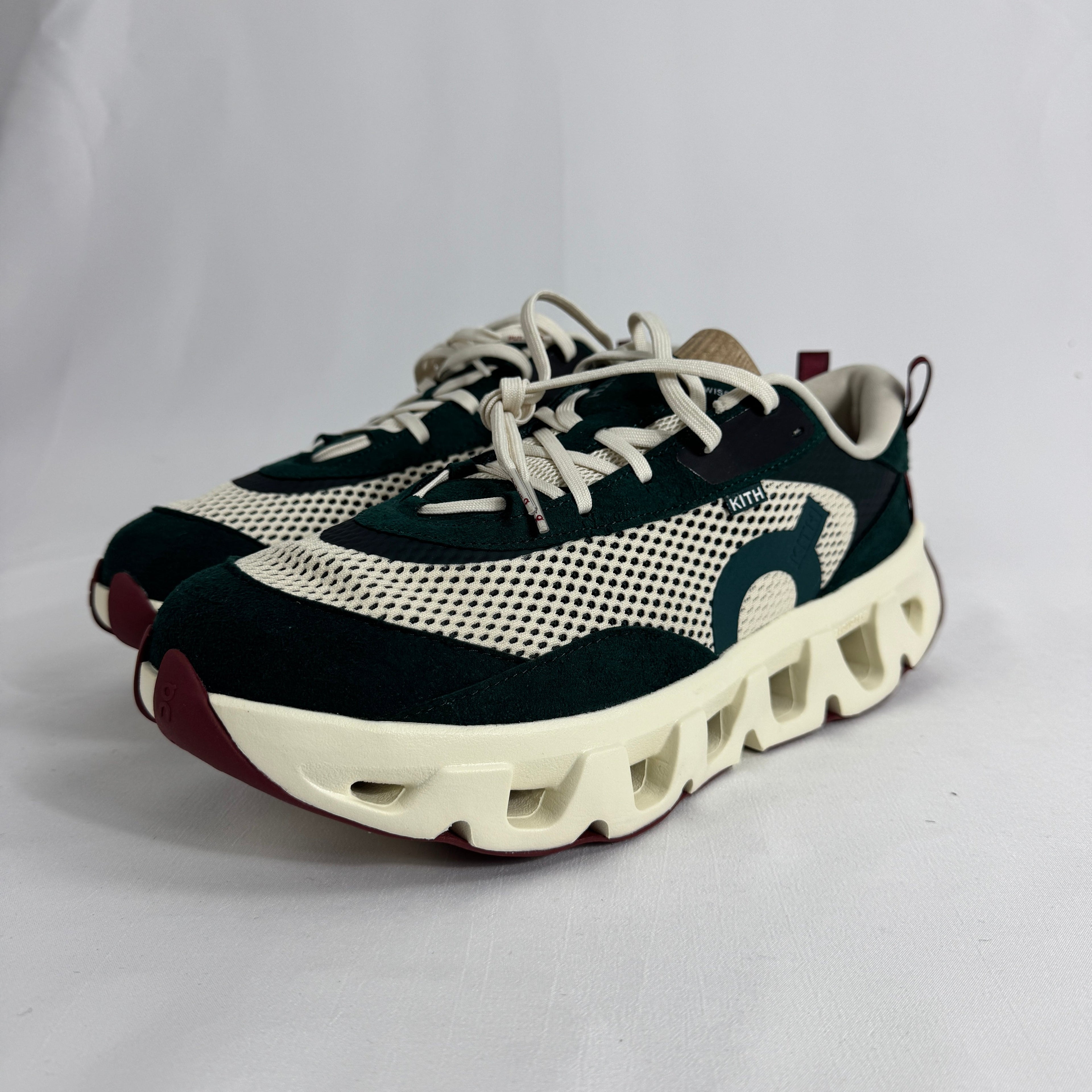 The On Cloudswift K-Tech 2 is a stylish performance sneaker that combines responsive CloudTec® cushioning, lightweight