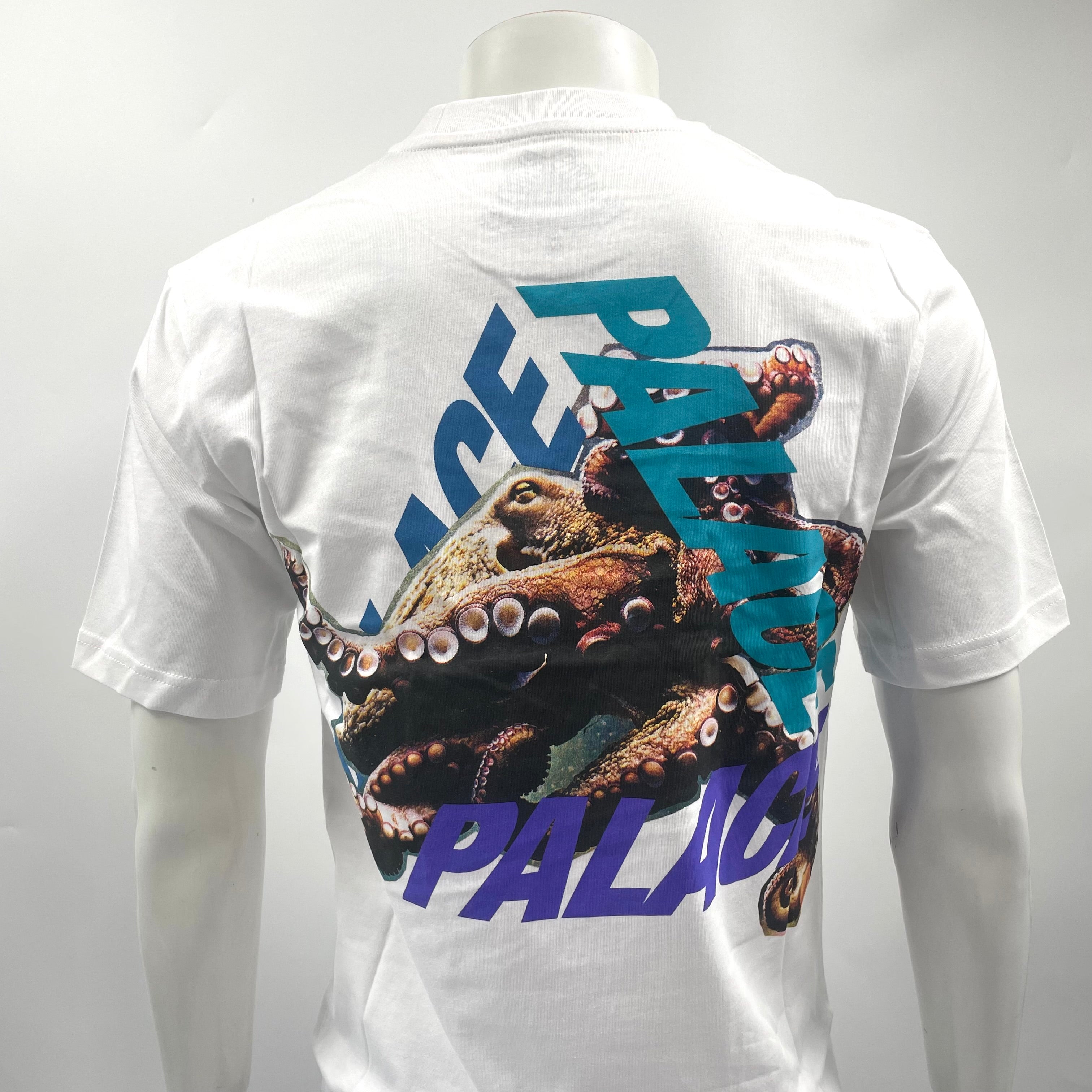 Palace Octo TEE White. Size small.