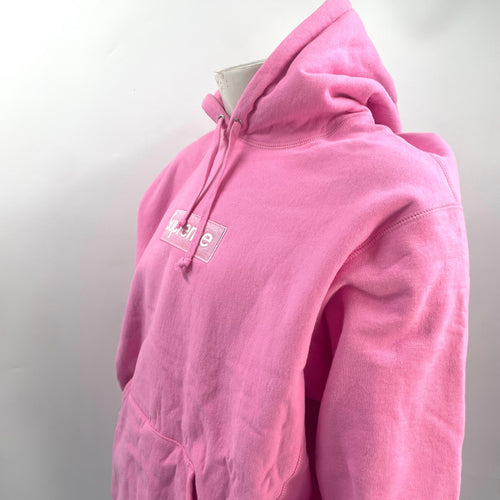 Plain SUPREME box logo hoodie in pink BNWT. Size medium.