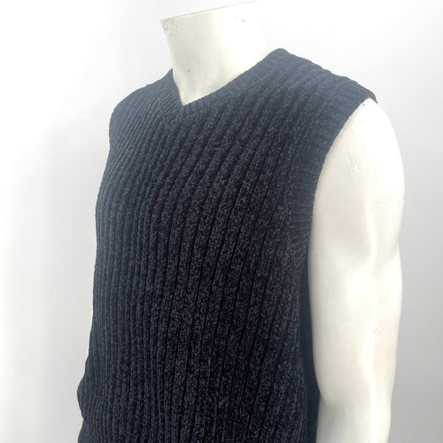 The Supreme Exquisite Chenille Knit Sweater Vest Black is a premium knit vest made from soft chenille fabric for a textured,