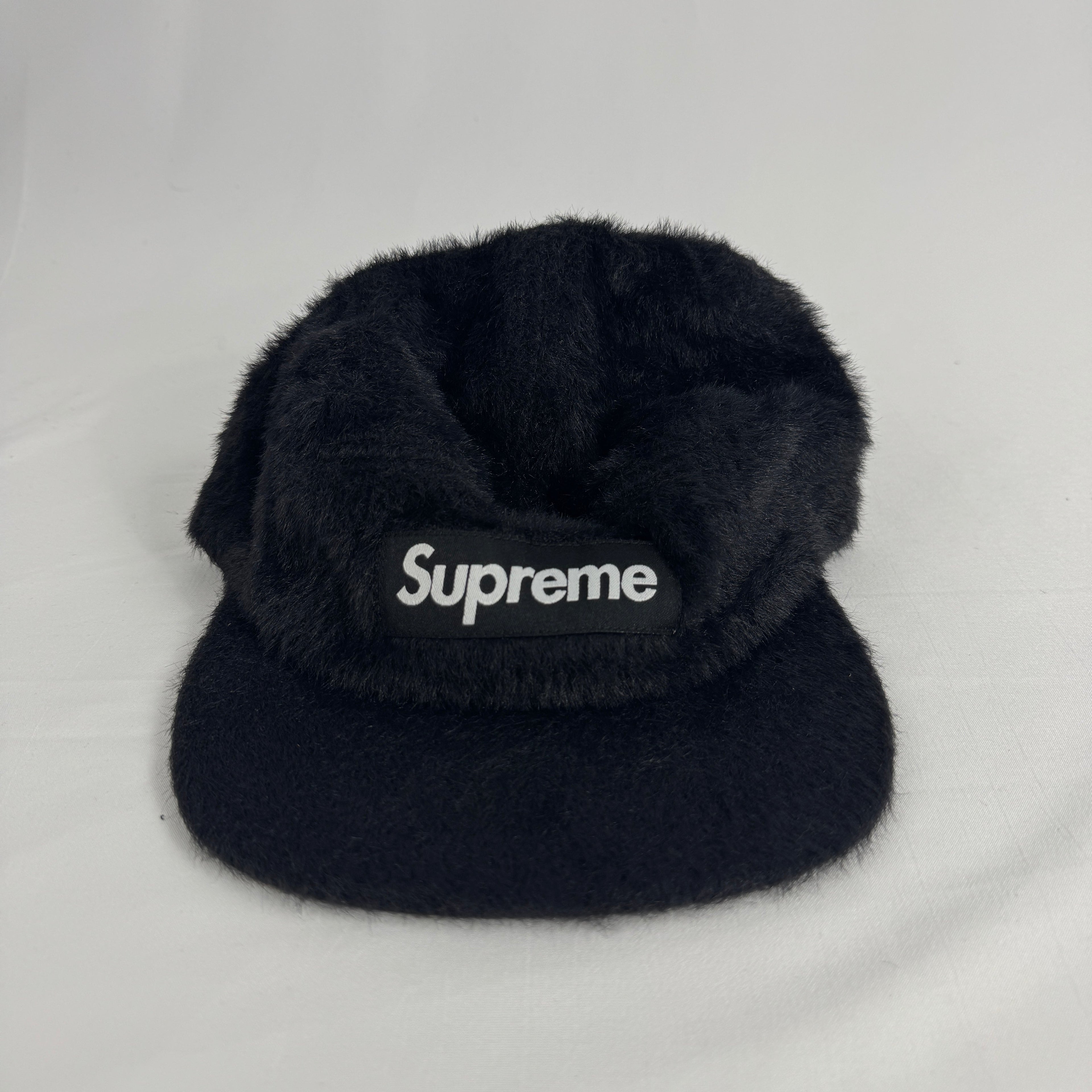 Plain SUPREME cap with logo - black with fur material