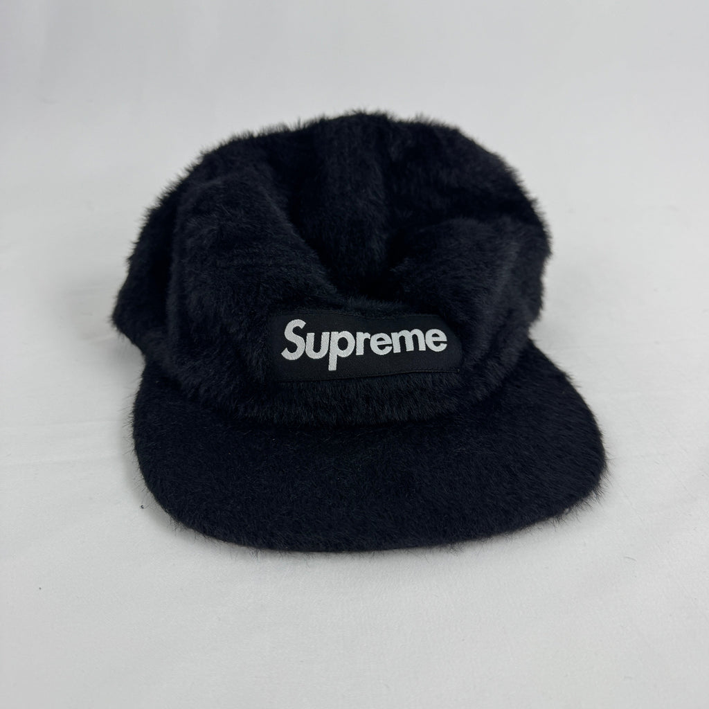 Plain SUPREME cap with logo - black with fur material