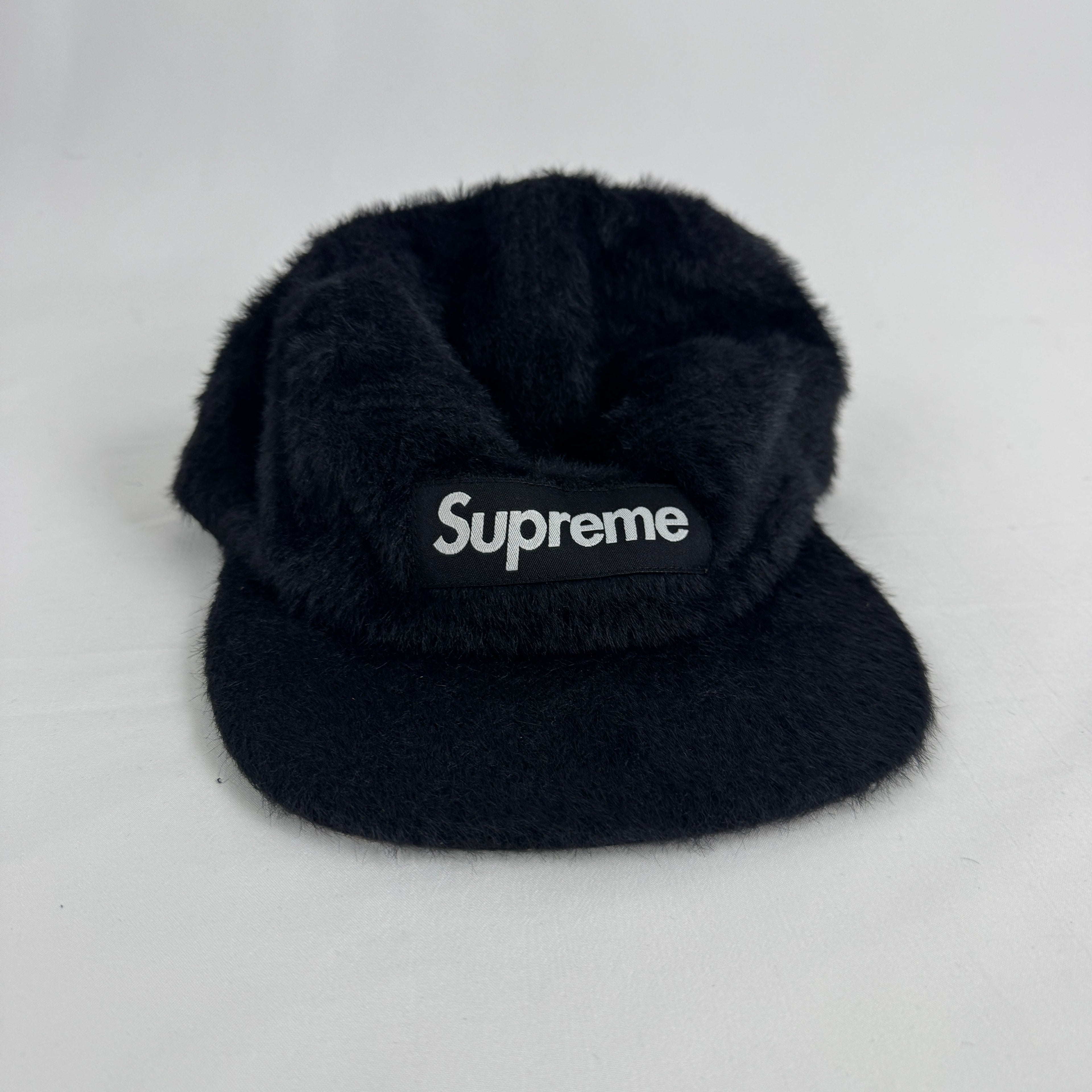 Plain SUPREME cap with logo - black with fur material