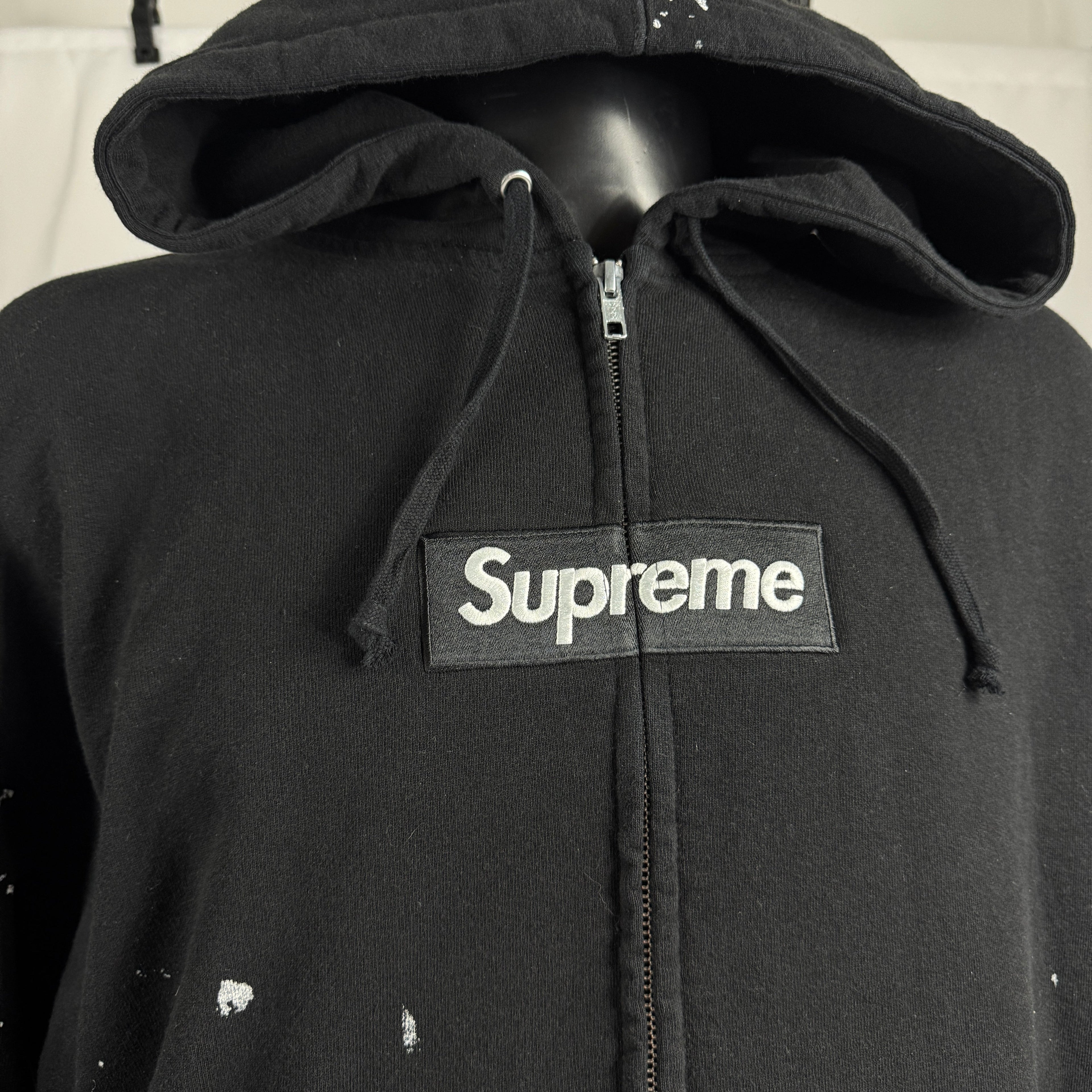 The Supreme x Maison Margiela Box Logo Zip Up is a limited-edition collaboration hoodie featuring Supreme’s iconic Box Logo,