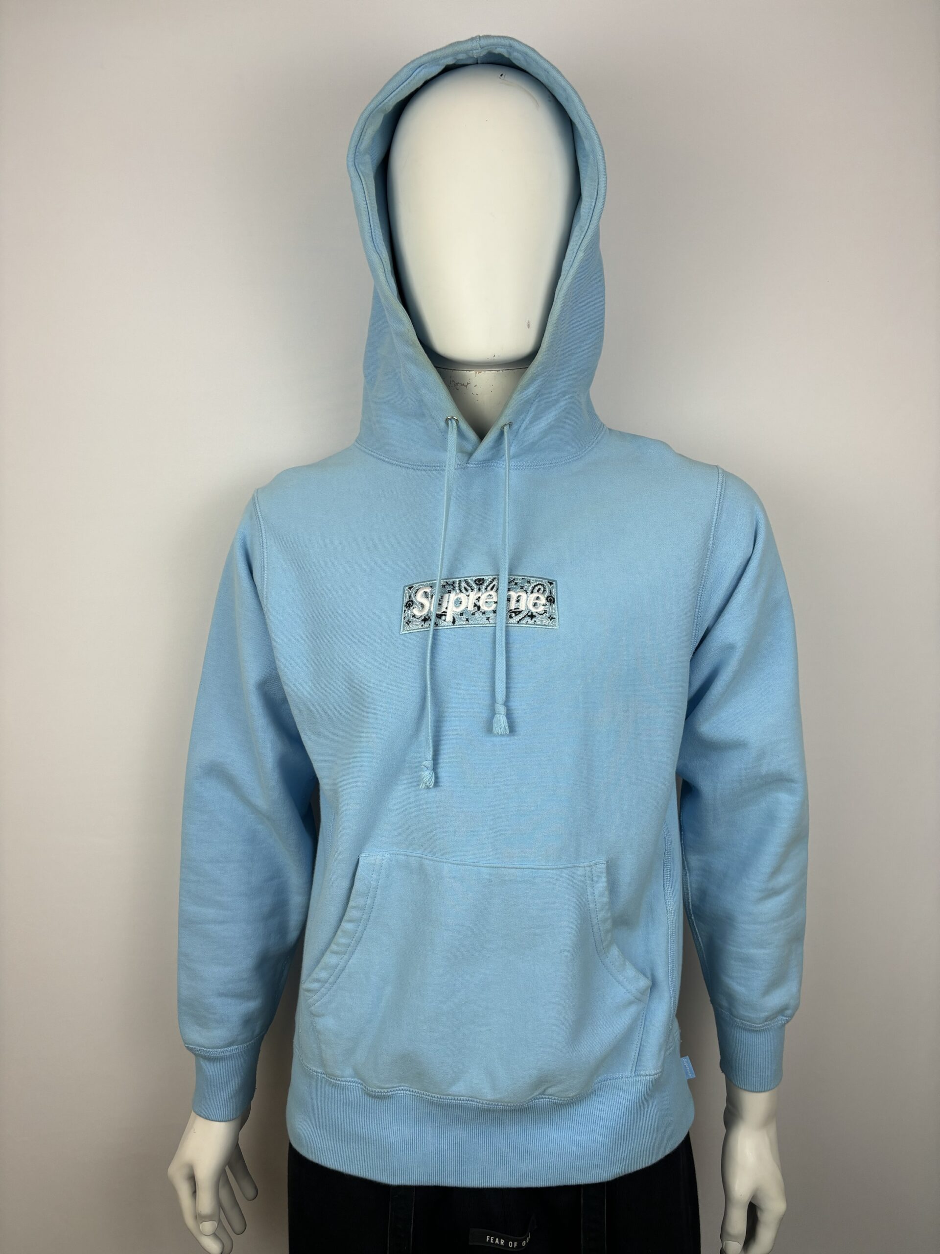 Supreme hoodie size outlet small